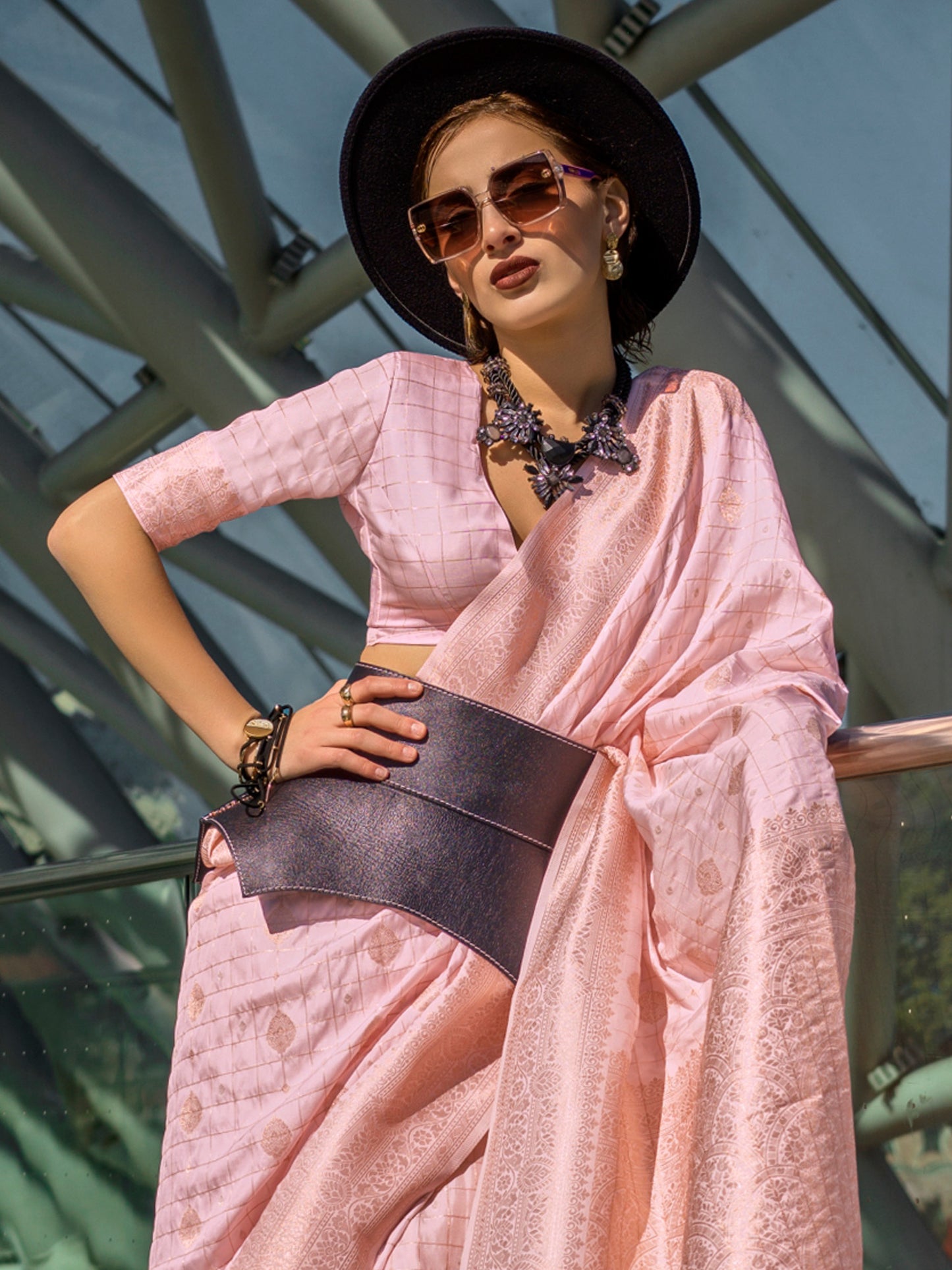 Women's Silk Blend Pink Woven Design Designer Saree With Blouse Piece