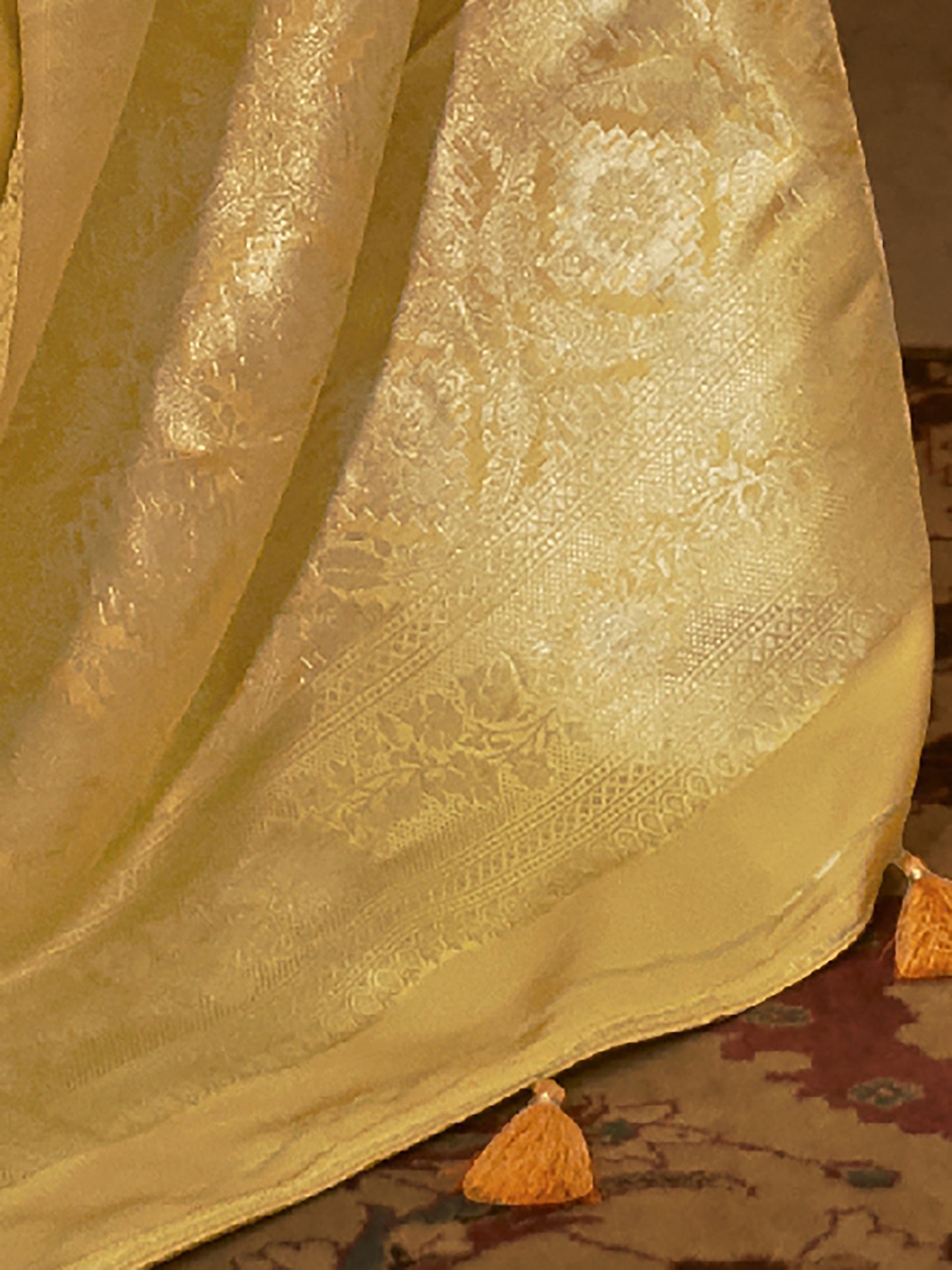 Women's Silk Blend Yellow Woven Design Handloom Saree With Blouse Piece