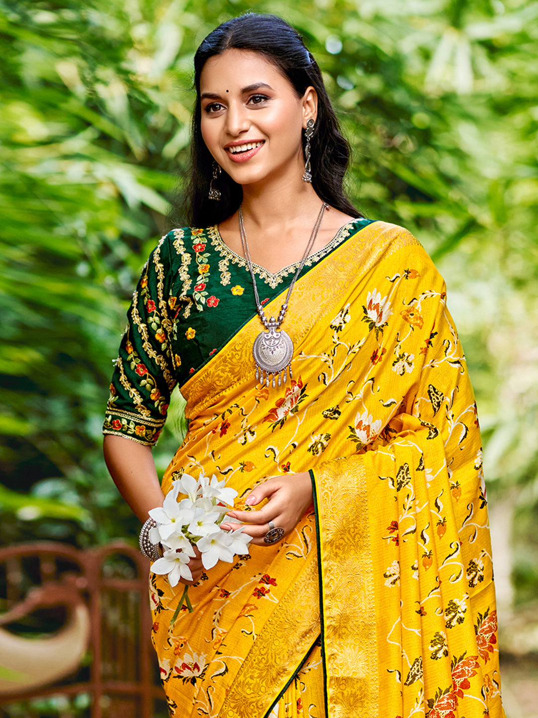 Women's Soft Silk Green Woven Design Designer Saree With Blouse Piece