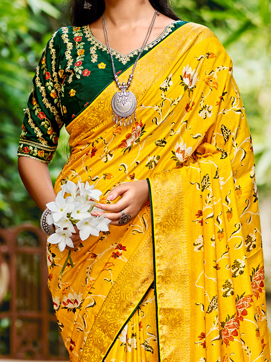 Women's Soft Silk Green Woven Design Designer Saree With Blouse Piece