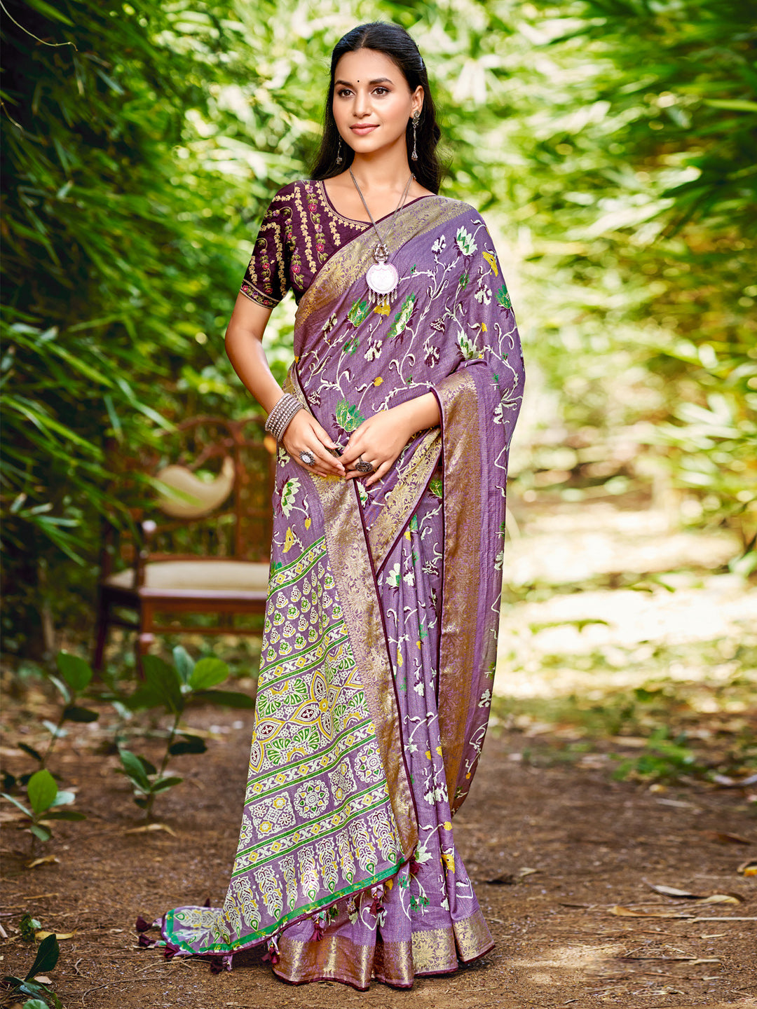 Women's Soft Silk Magenta Woven Design Designer Saree With Blouse Piece