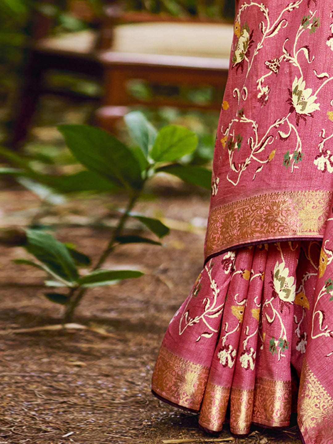 Women's Soft Silk Magenta Woven Design Designer Saree With Blouse Piece