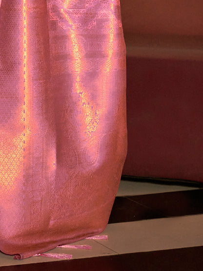 Women's Silk Blend Pink Woven Design Handloom Saree With Blouse Piece