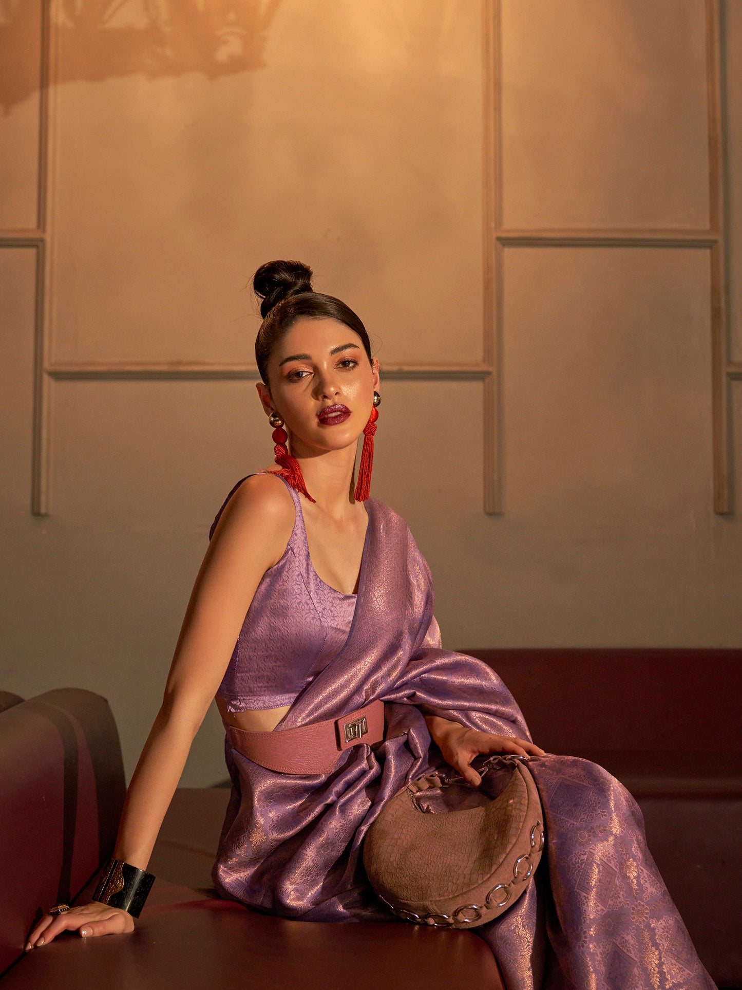 Women's Silk Blend Mauve Woven Design Handloom Saree With Blouse Piece