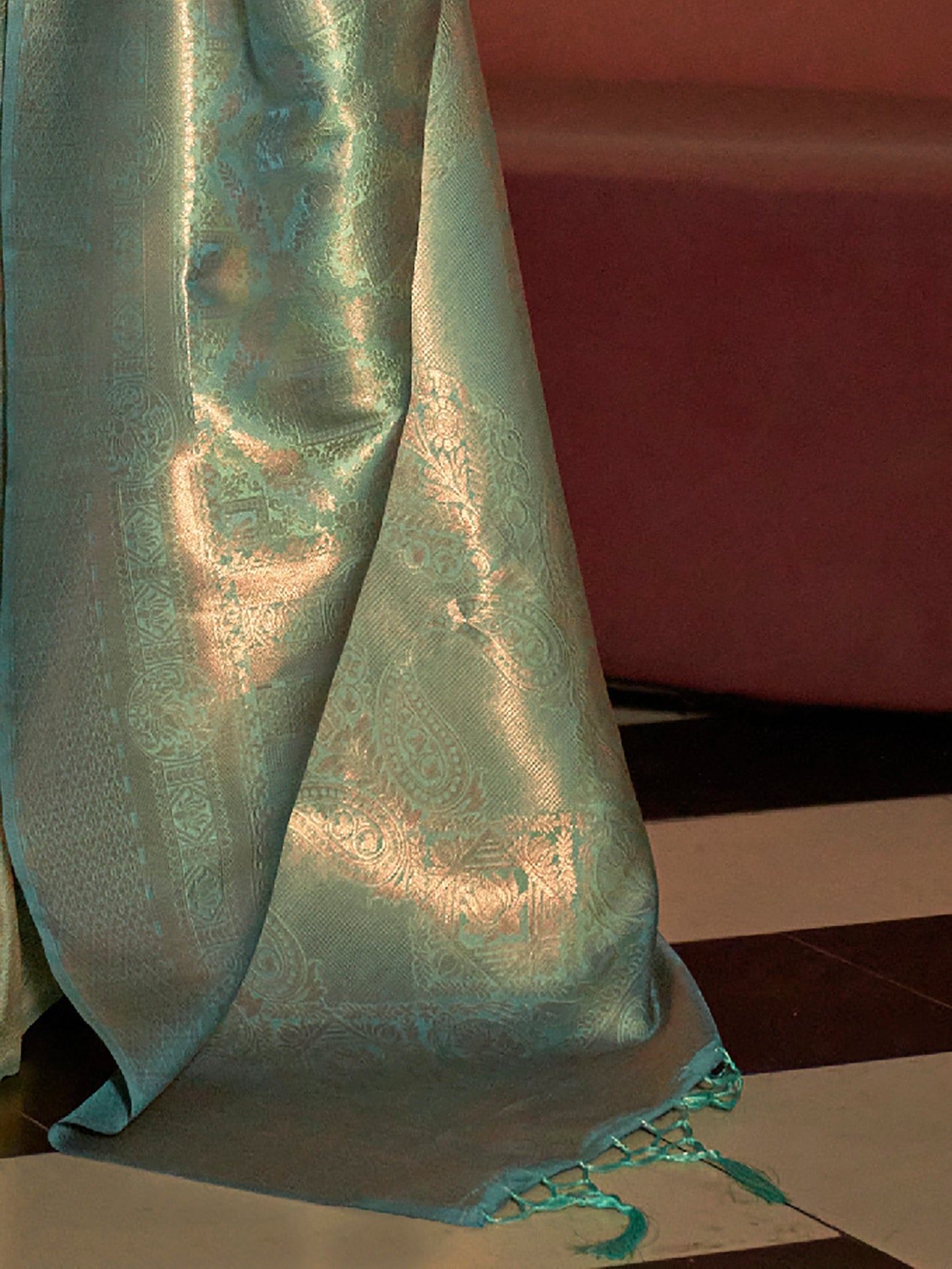 Women's Silk Blend Sea Green Woven Design Handloom Saree With Blouse Piece