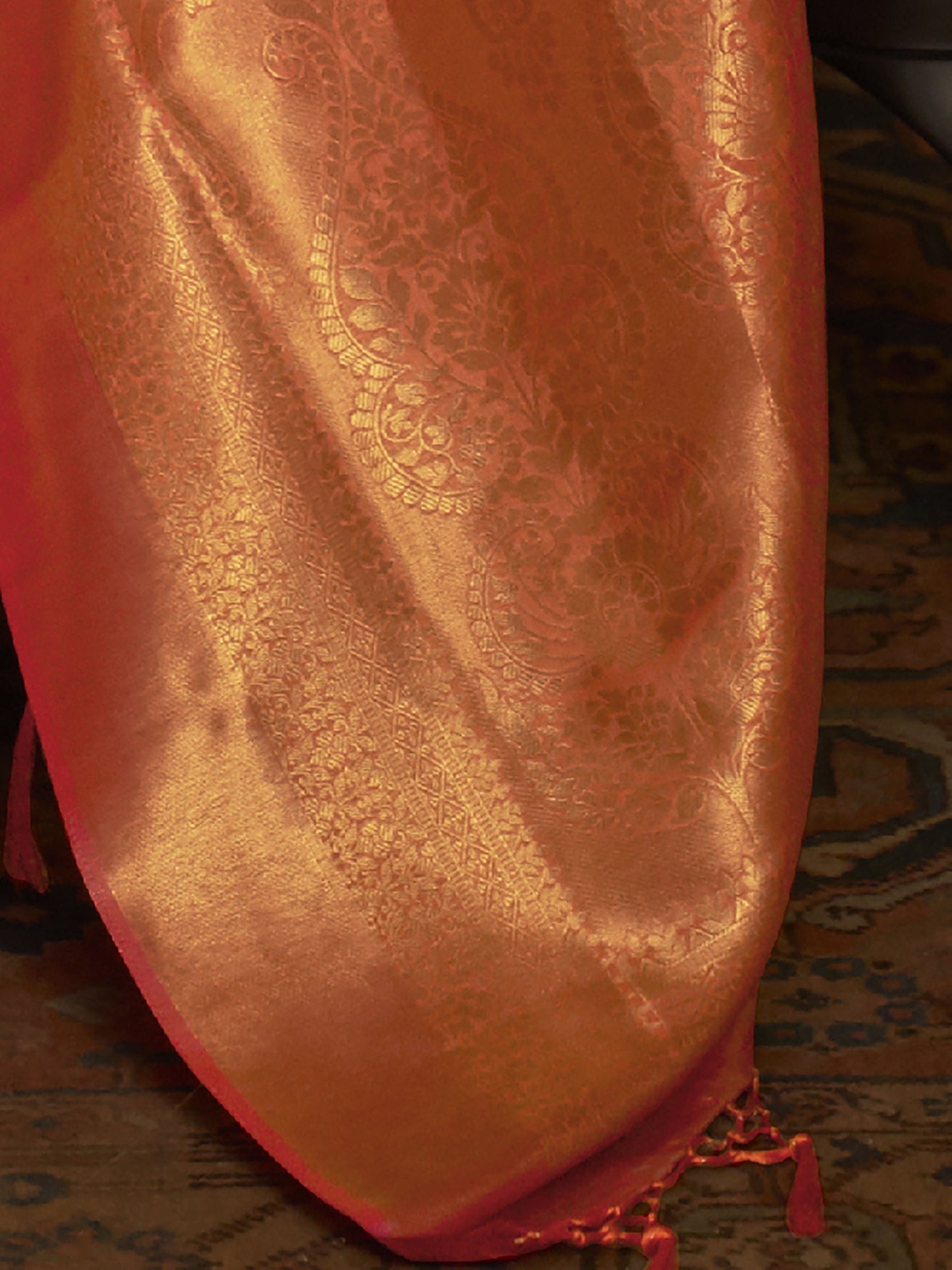 Women's Silk Blend Peach Woven Design Handloom Saree With Blouse Piece