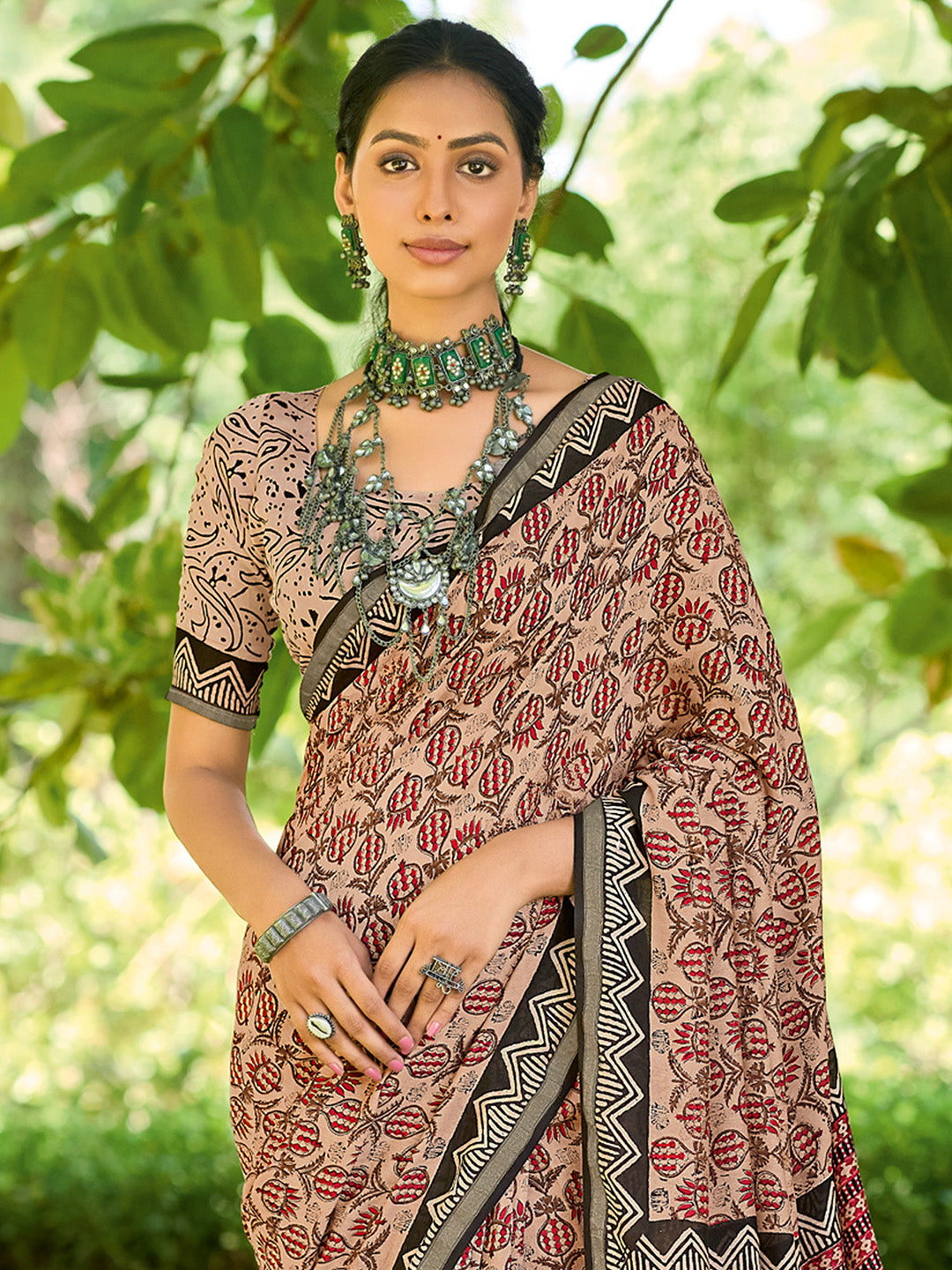 Women's Cotton Beige Printed Designer Saree With Blouse Piece