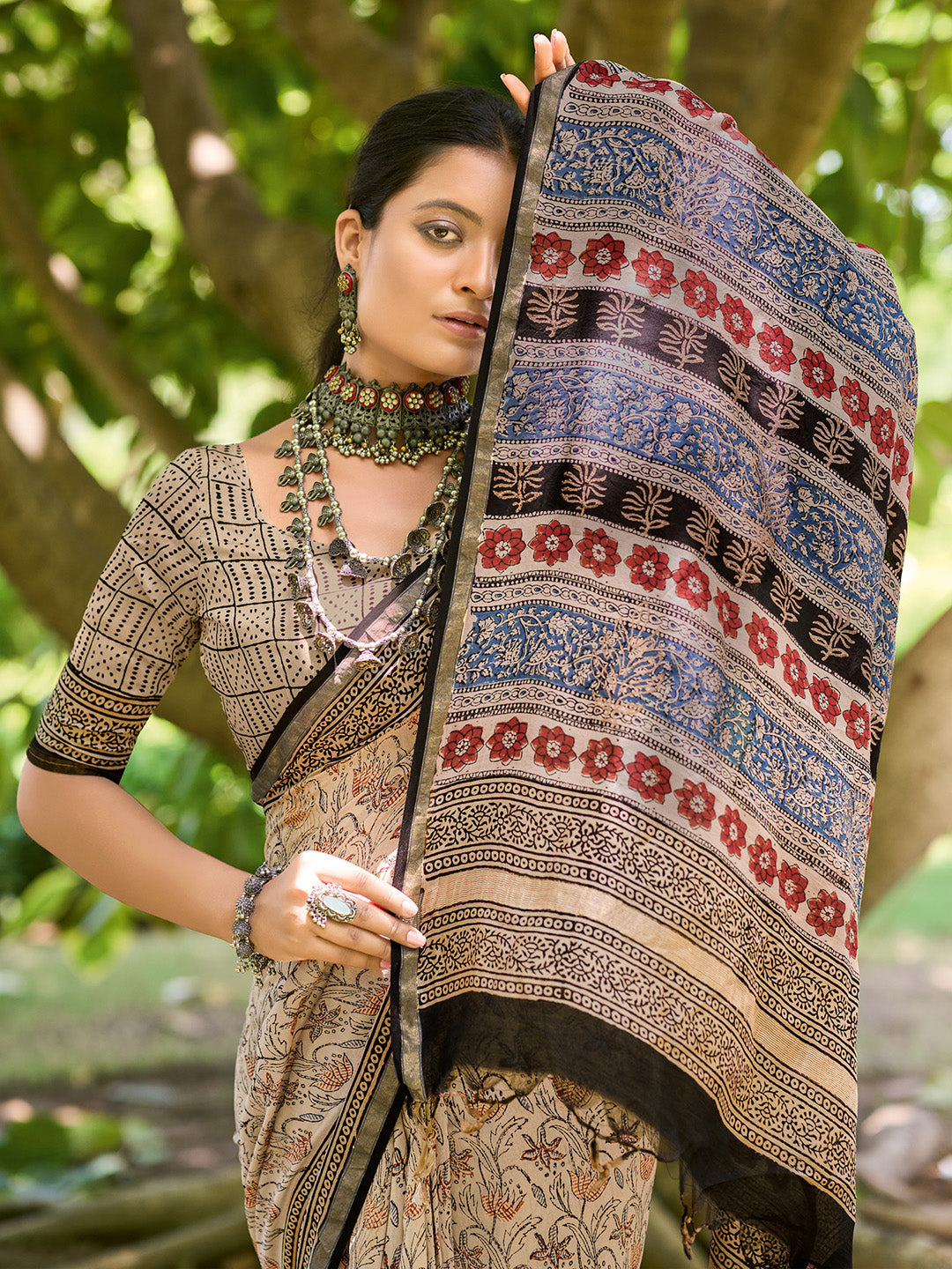Women's Cotton Beige Printed Designer Saree With Blouse Piece