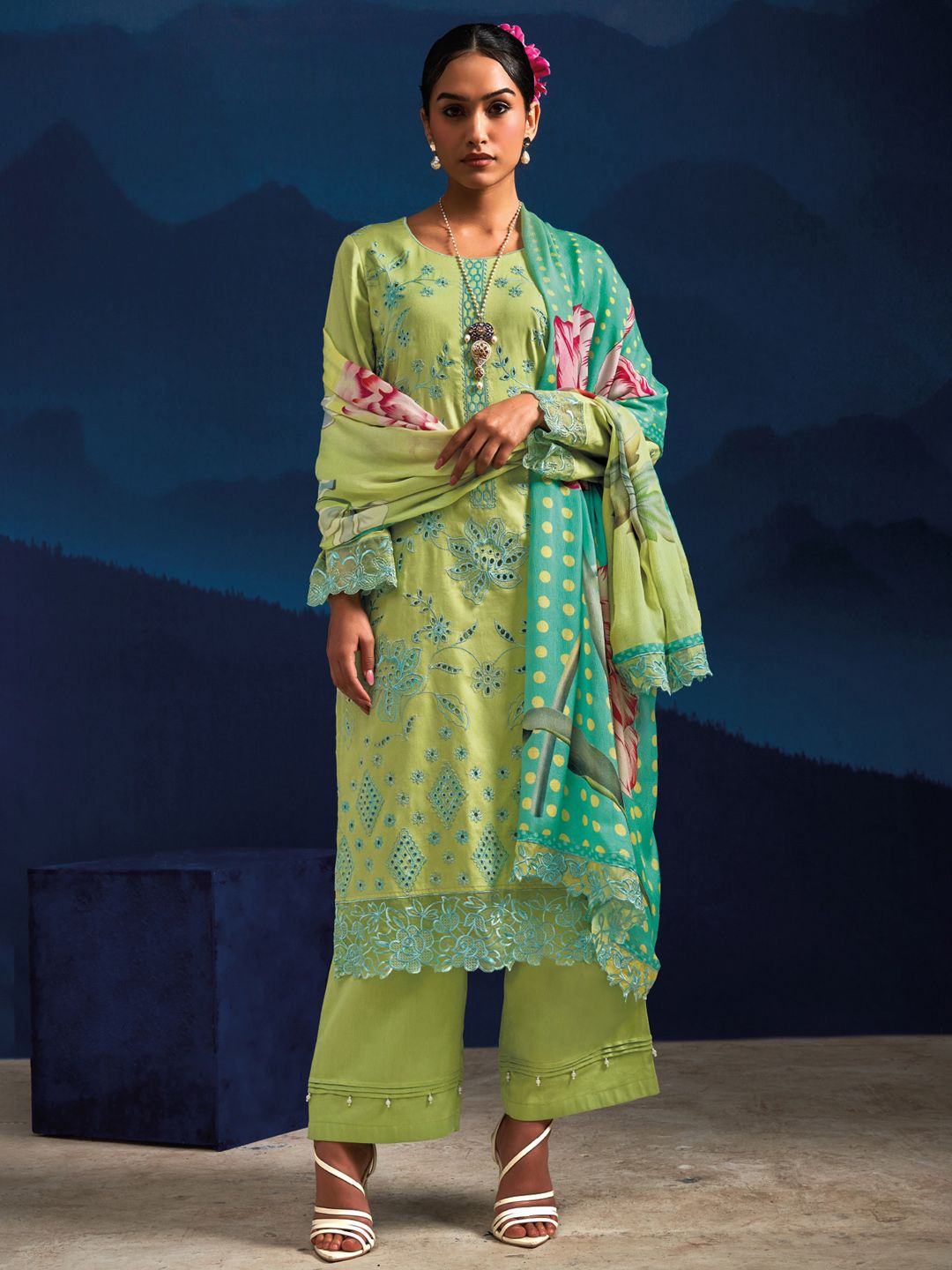 Dhiyona IE Women Floral Embroidered Regular Thread Work Kurta with Trousers & With Dupatta