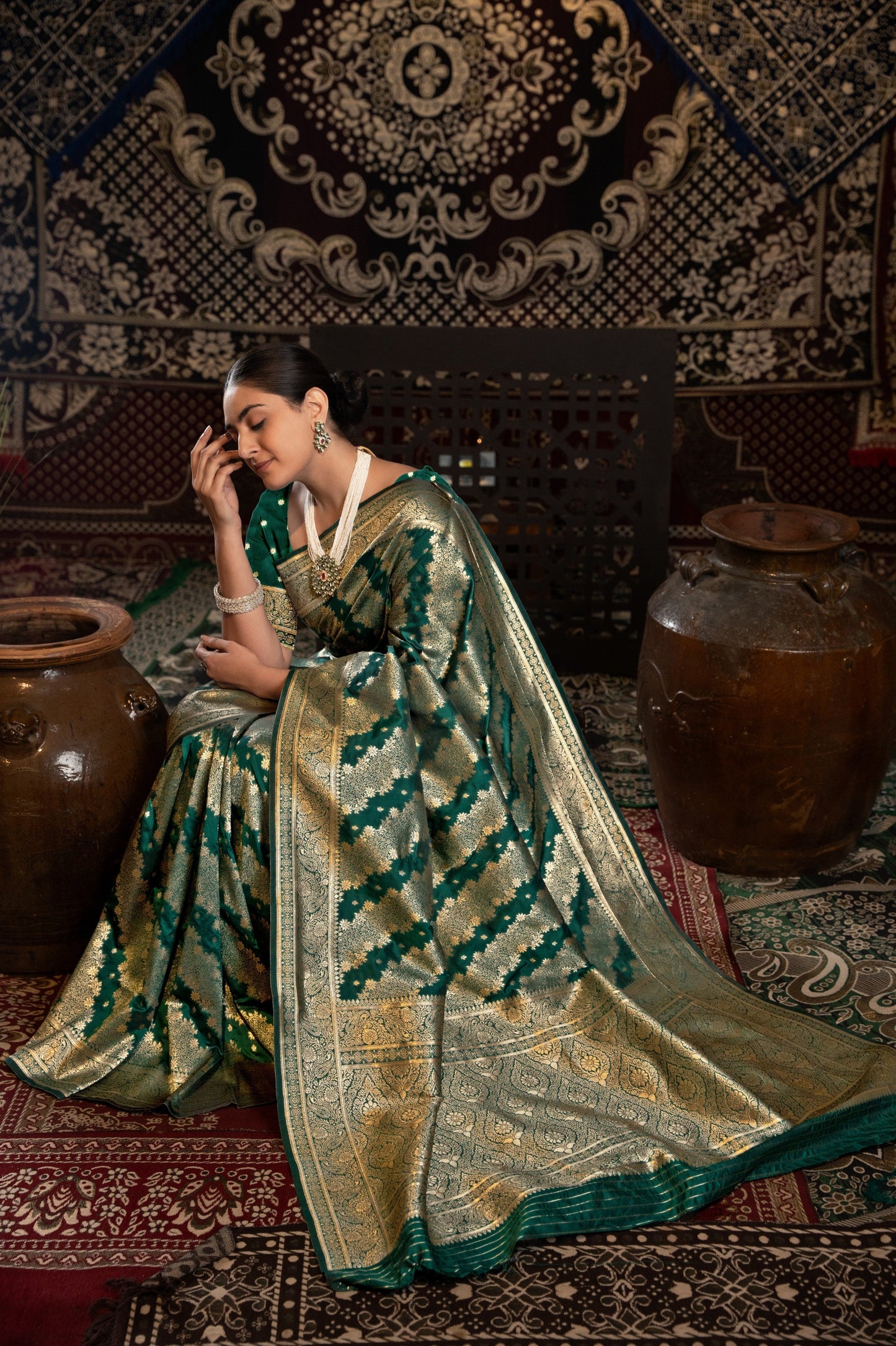 Dhiyona GR Women's Kavya Silk Bottle Green Banarasi Silk Woven Saree
