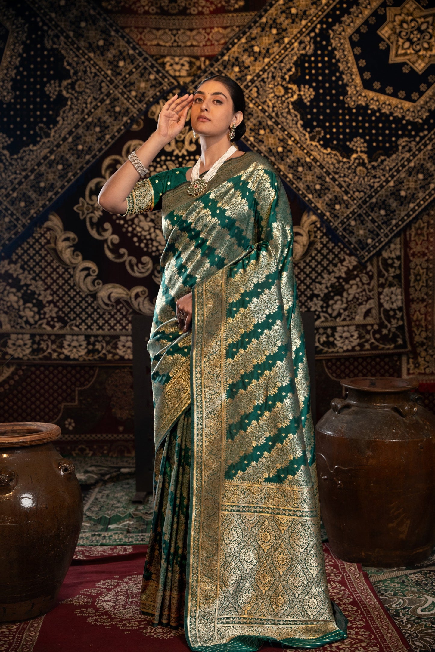 Dhiyona GR Women's Kavya Silk Bottle Green Banarasi Silk Woven Saree