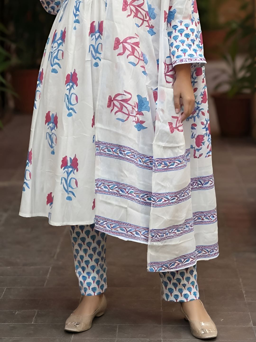 Dhiyona IE Women's Women Floral Printed Empire Pure Cotton Kurta with Trousers & Dupatta