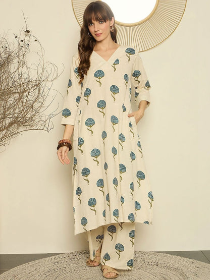 Women Floral Printed Regular Kurta with Trousers