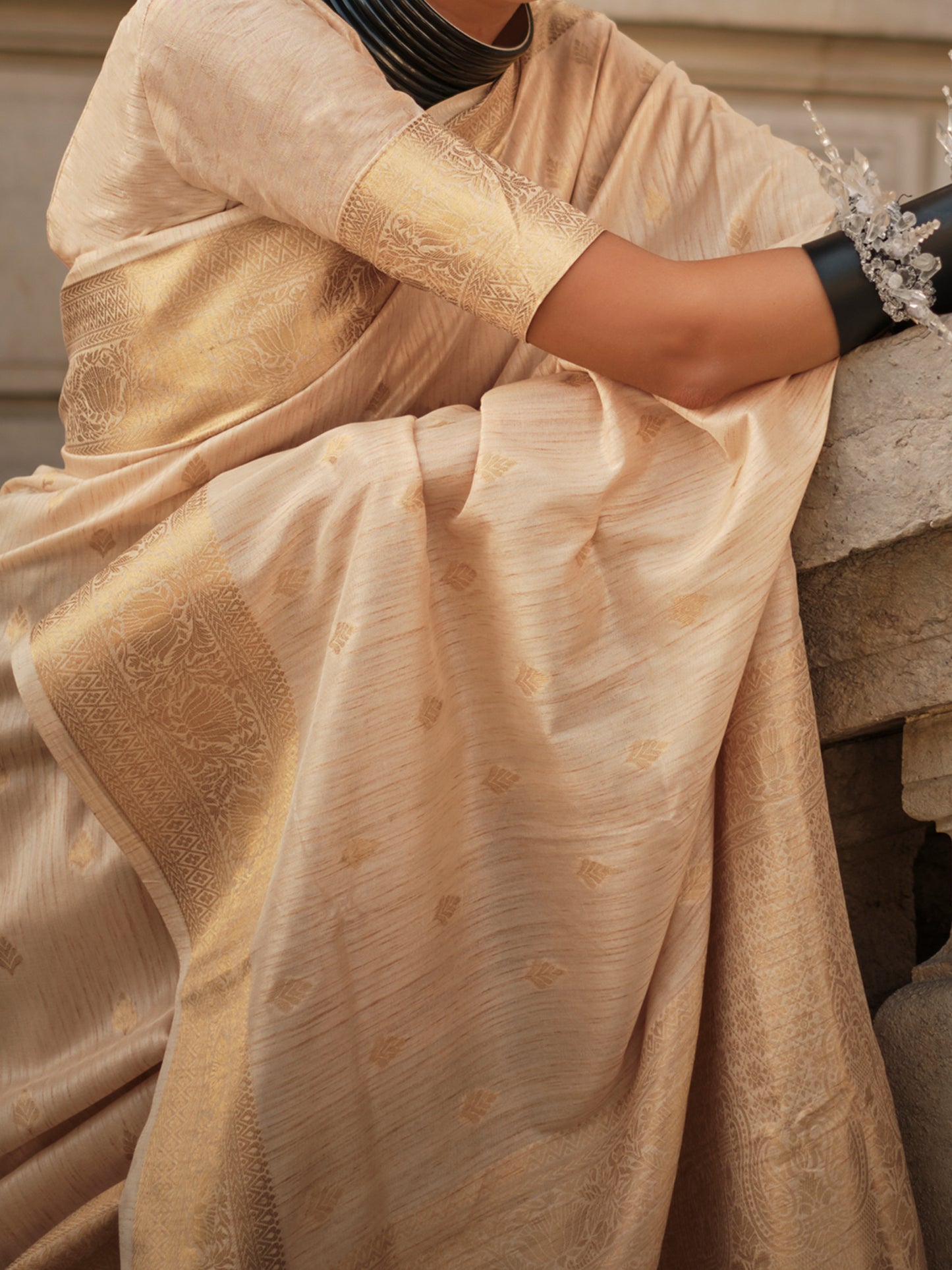 Women's Silk Blend cream Woven Design Designer Saree With Blouse Piece