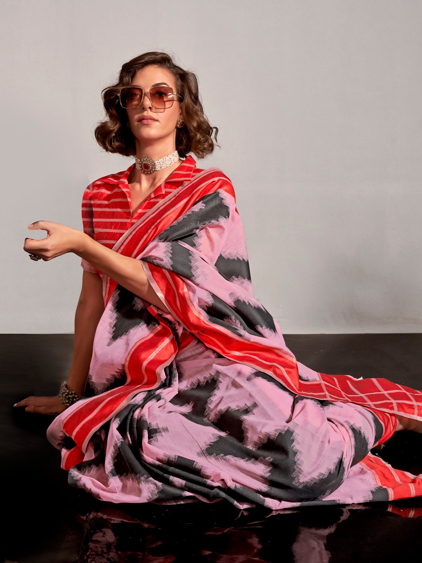 Women's Silk Blend Mauve Woven Design Designer Saree With Blouse Piece