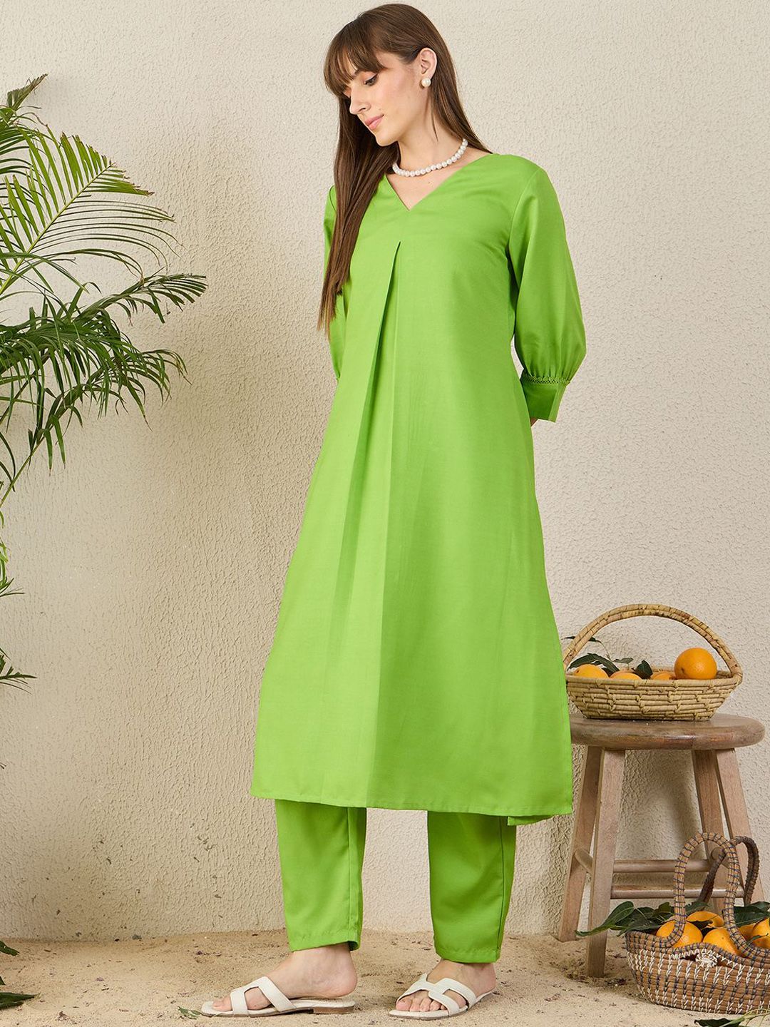 Dhiyona IE V-Neck A-Line Tunic With Trousers