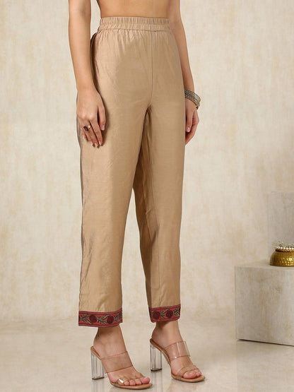 Dhiyona SO Women's Brown Floral Printed V-Neck Regular Kurta With Trousers