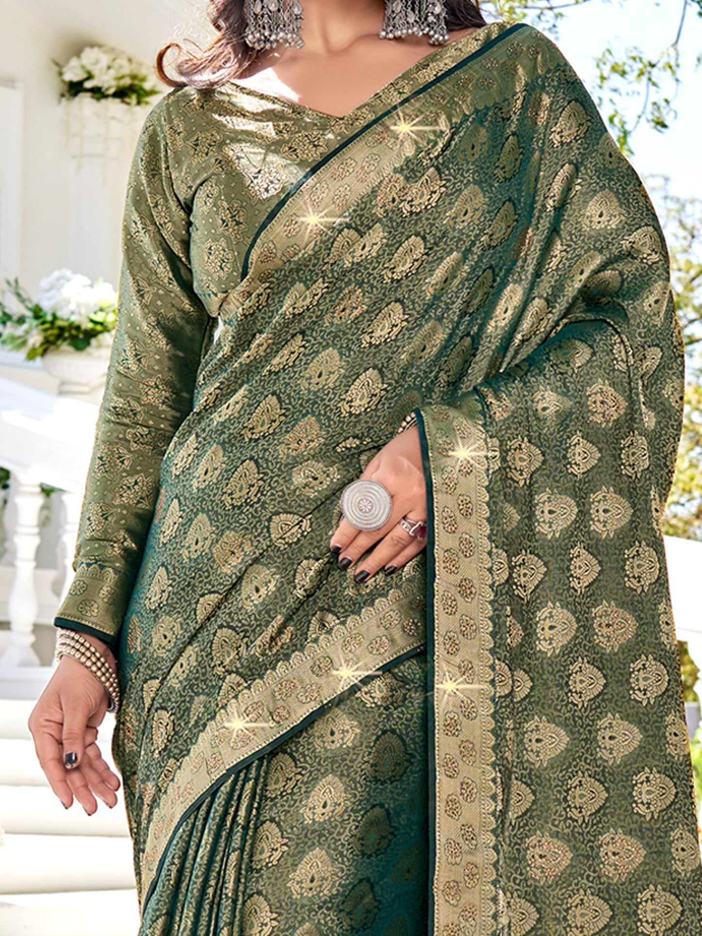 Women's Pure Silk Green Woven Design Designer Saree With Blouse Piece
