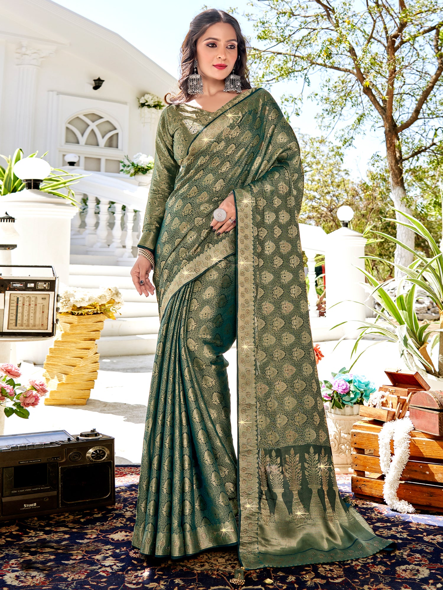 Women's Pure Silk Green Woven Design Designer Saree With Blouse Piece