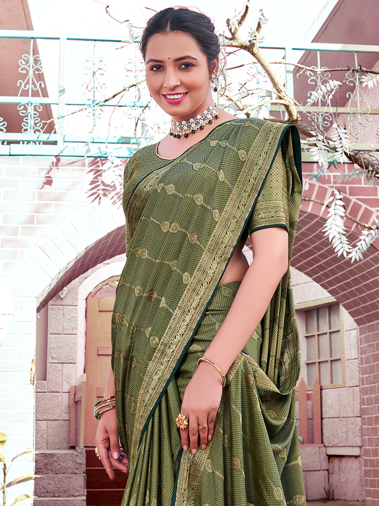 Women's Pure Silk Green Woven Design Designer Saree With Blouse Piece