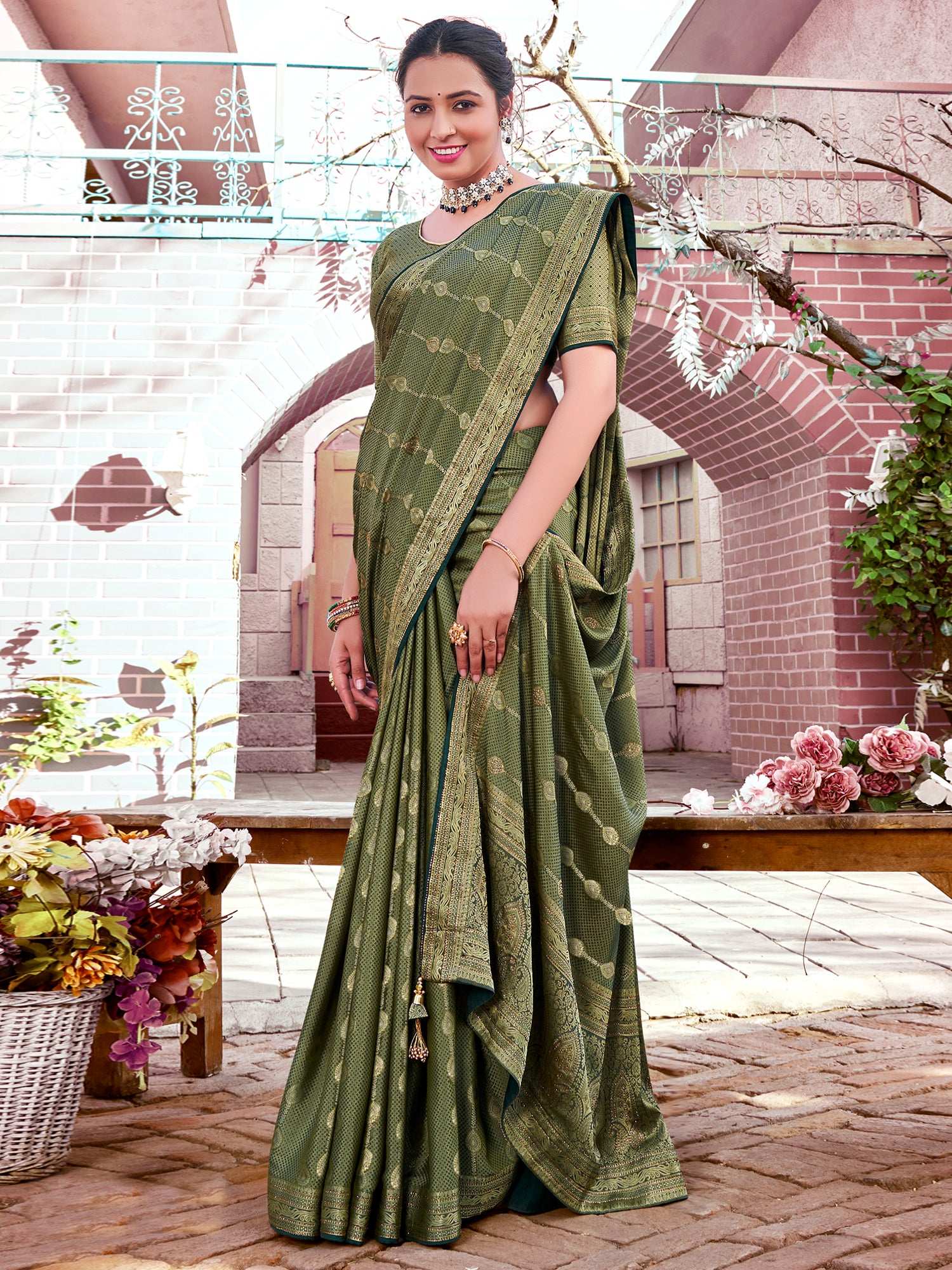 Women's Pure Silk Green Woven Design Designer Saree With Blouse Piece