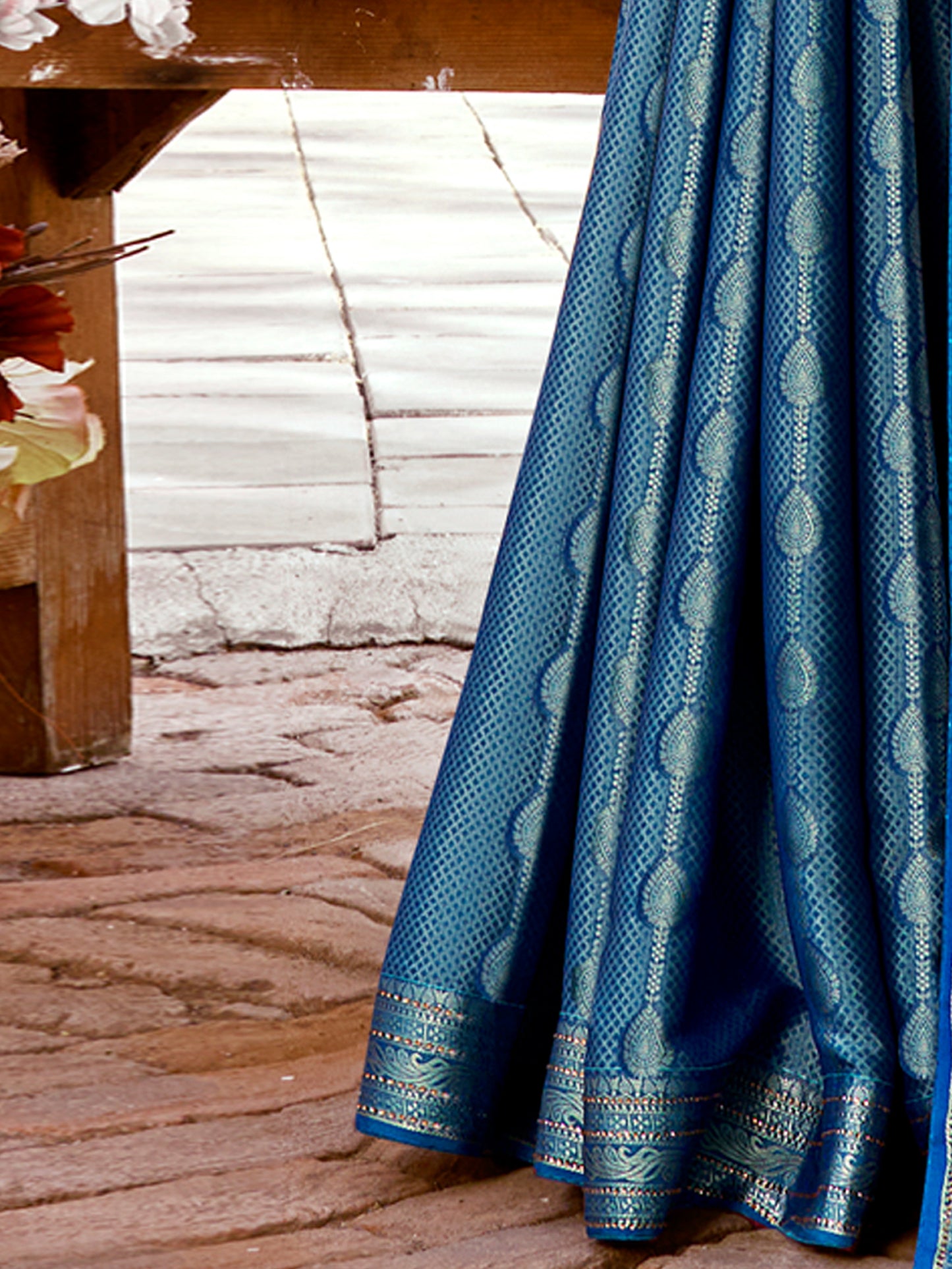 Women's Pure Silk Blue Woven Design Designer Saree With Blouse Piece