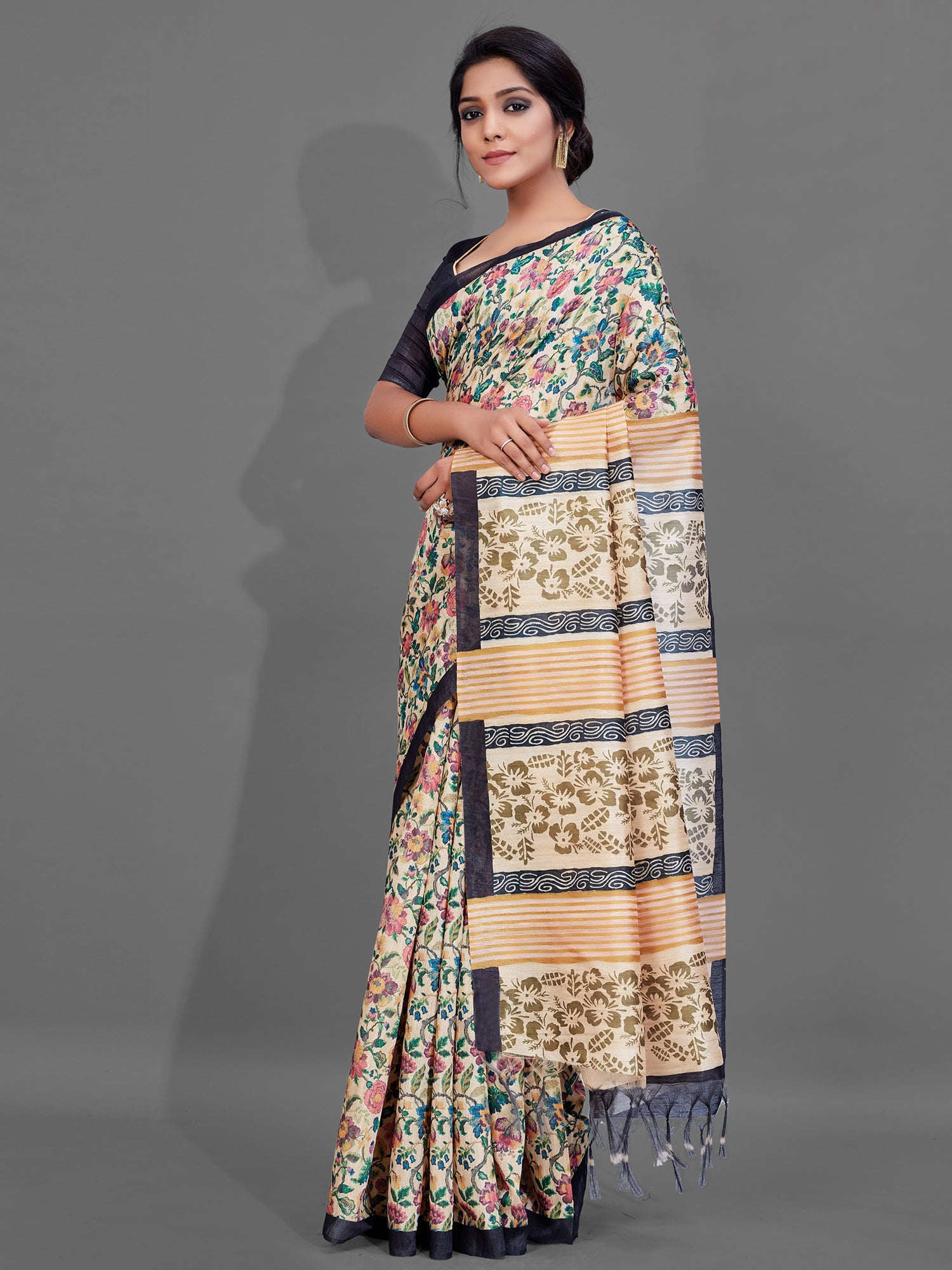 Women's Manipuri Silk Cream Digital Print Designer Saree With Blouse Piece