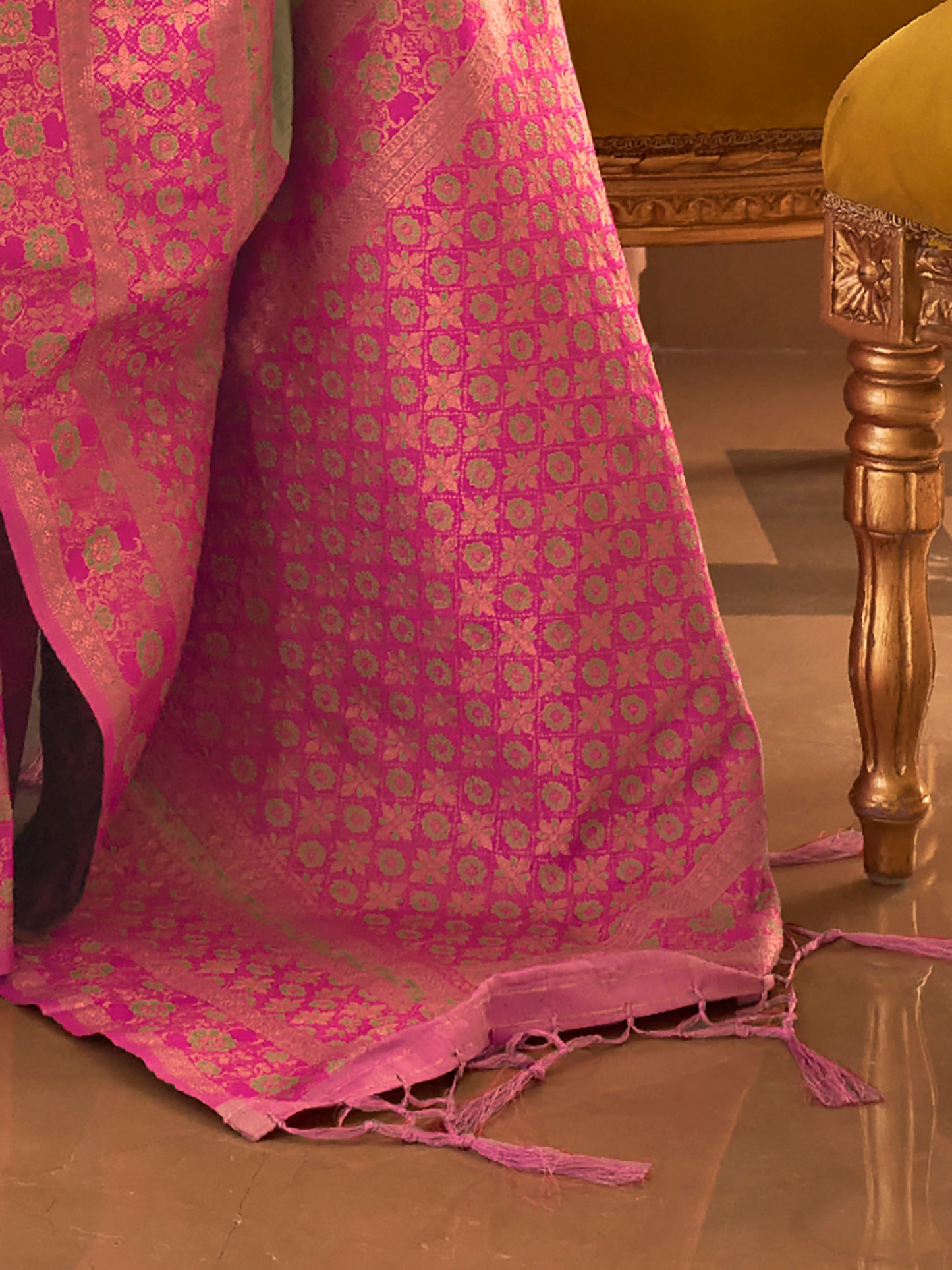 Women's Silk Blend Green Woven Design Designer Saree With Blouse Piece