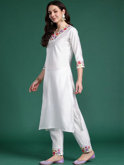 Women Floral Embroidered Regular Thread Work Liva Kurta with Trousers & With Dupatta