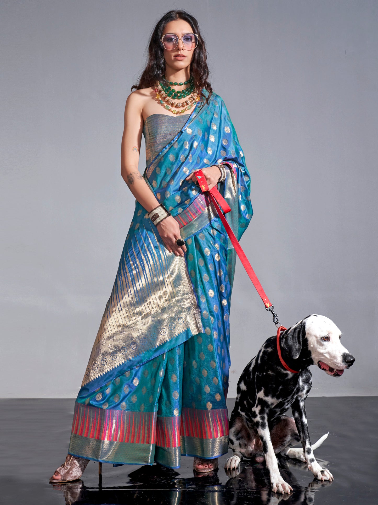 Women's Silk Blend Teal blue Woven Design Handloom Saree With Blouse Piece