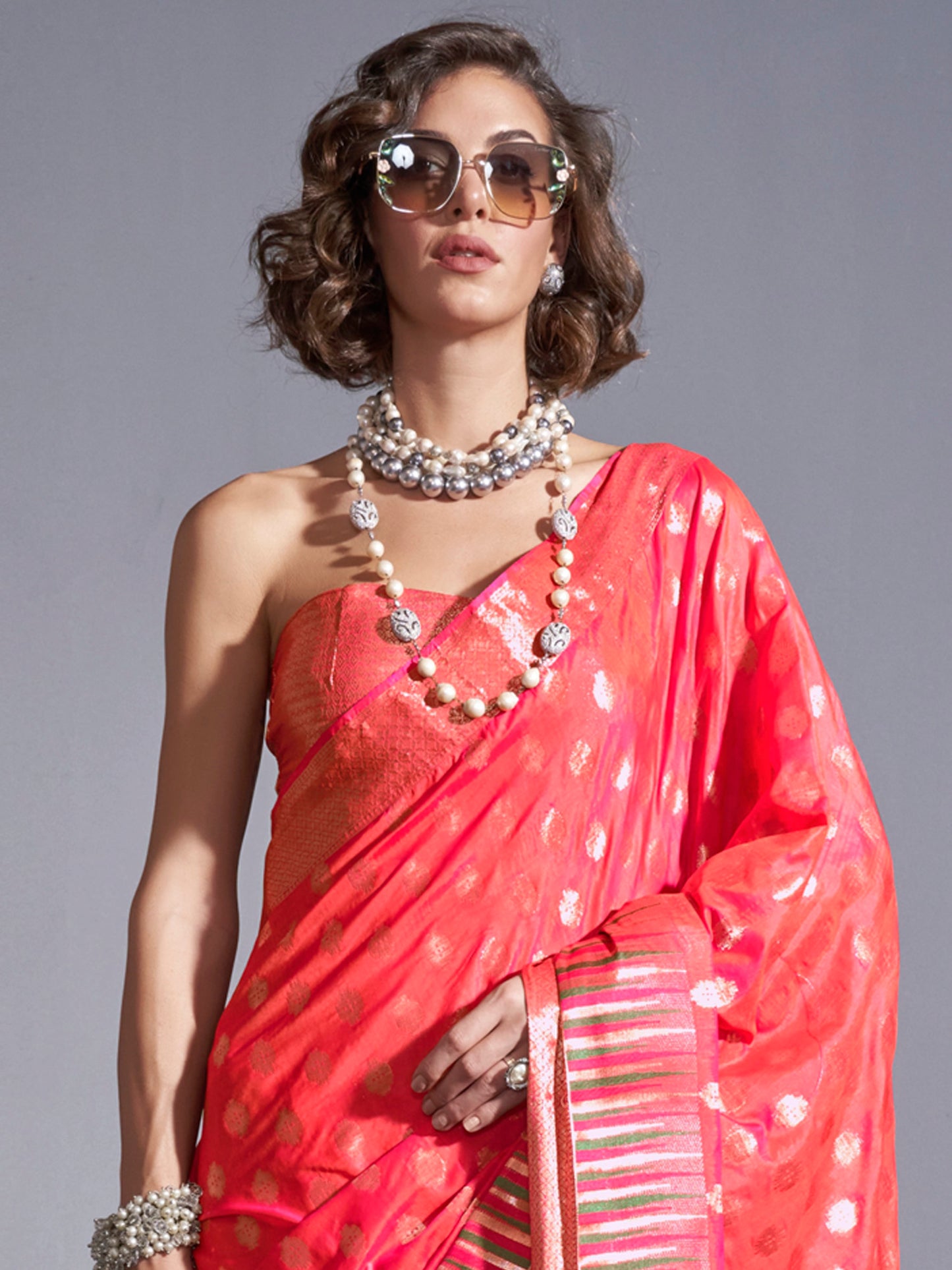 Women's Silk Blend Peach Woven Design Handloom Saree With Blouse Piece