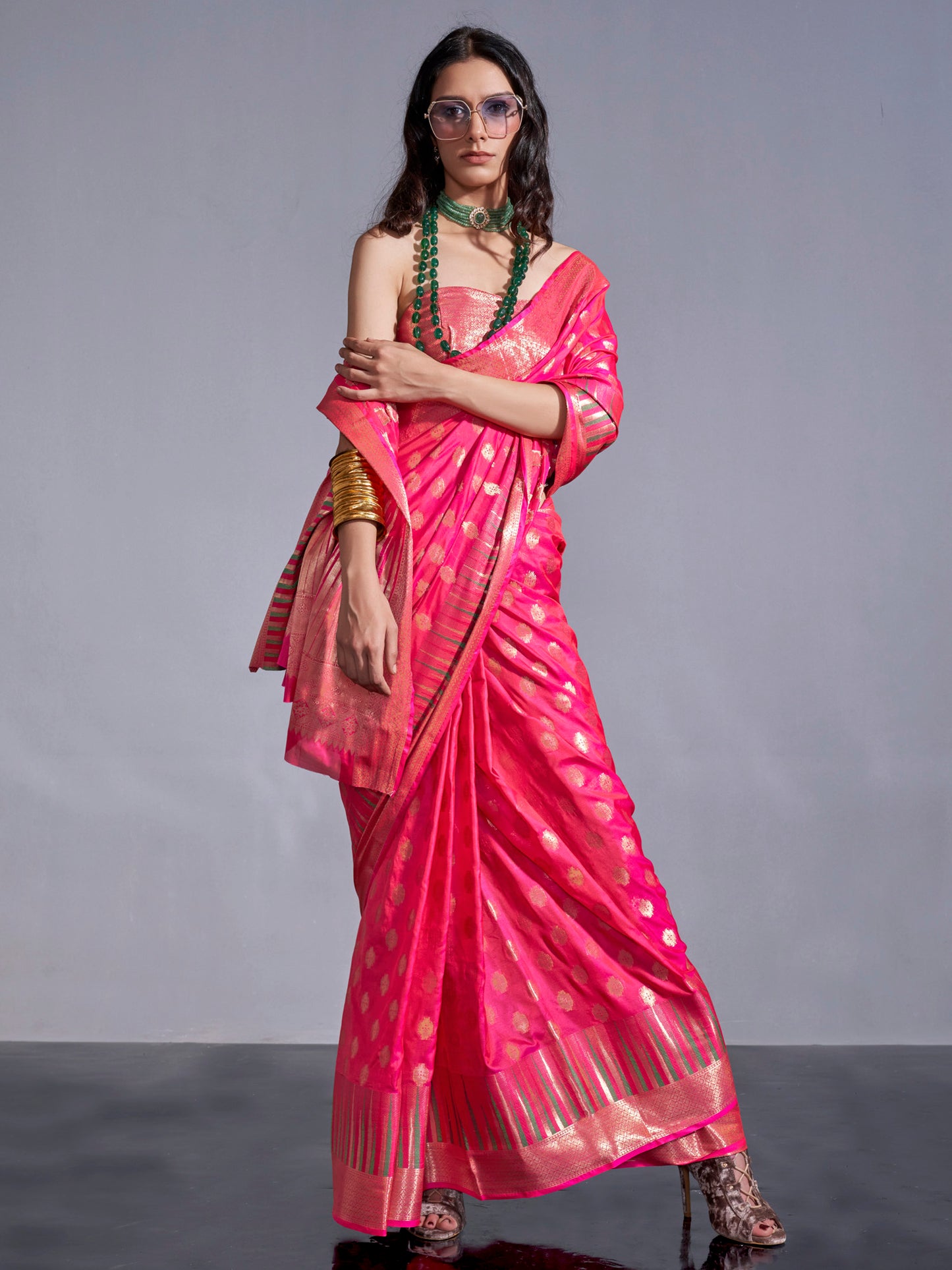 Women's Silk Blend Pink Woven Design Handloom Saree With Blouse Piece