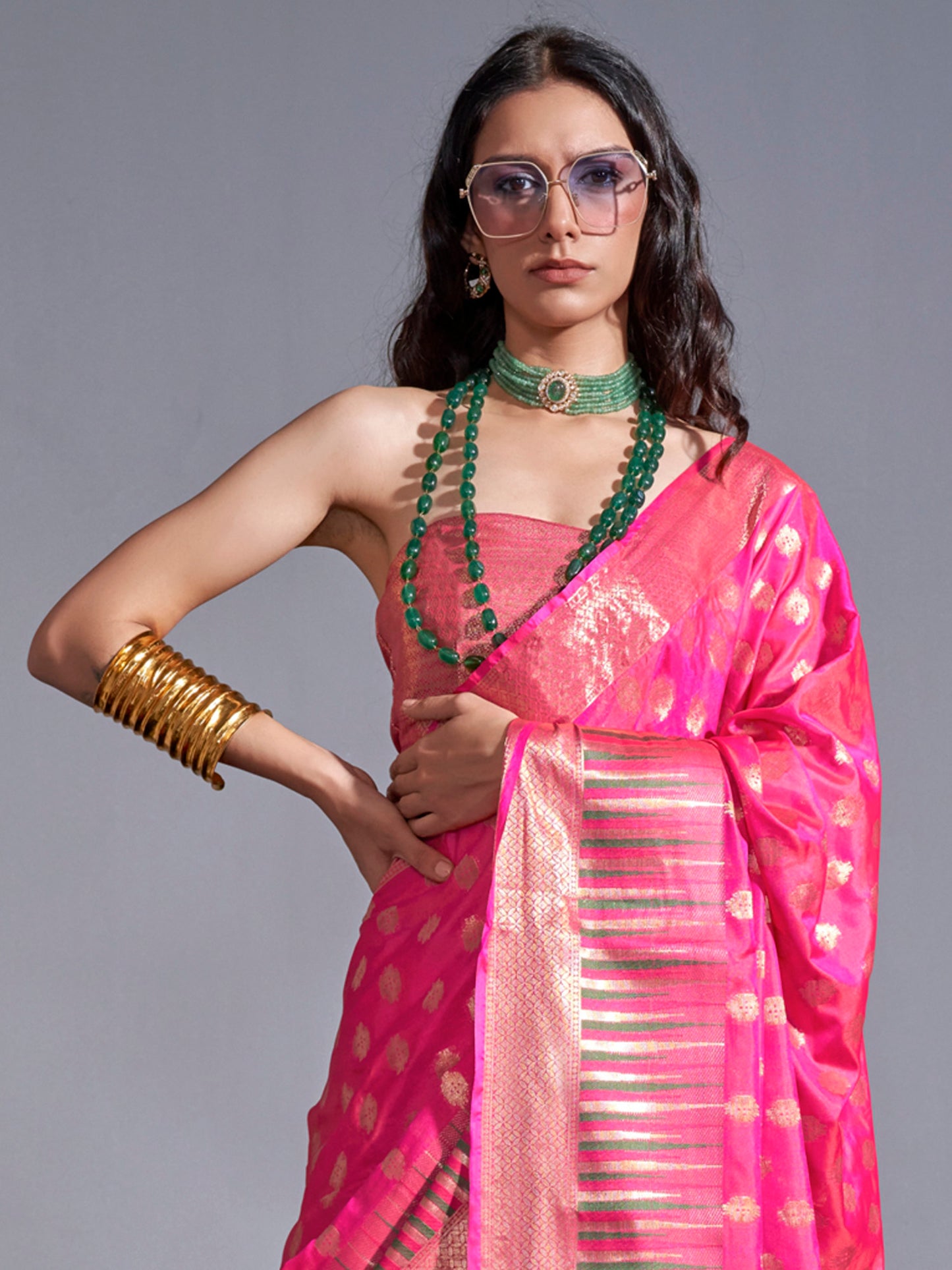 Women's Silk Blend Pink Woven Design Handloom Saree With Blouse Piece