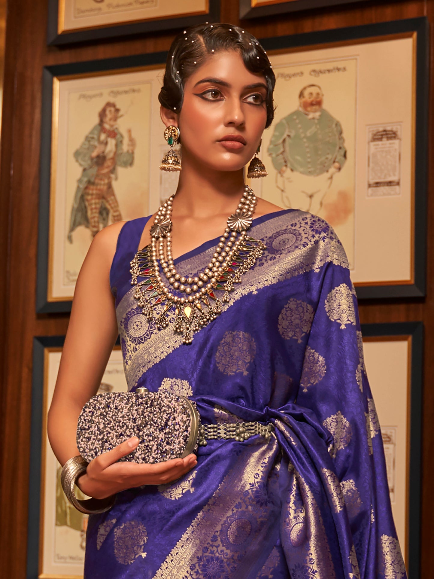 Women's Silk Blend Navy Blue Woven Design Handloom Saree With Blouse Piece