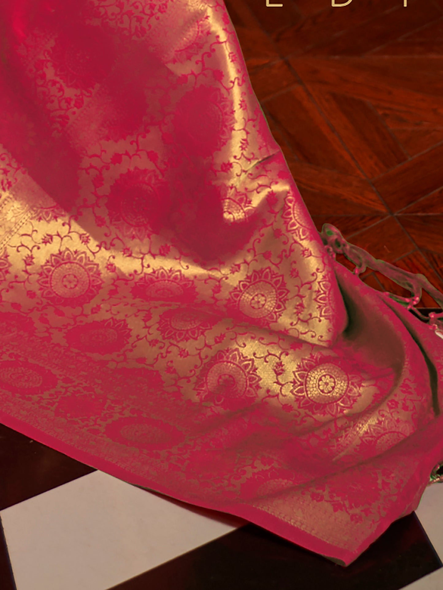 Women's Silk Blend Pink Woven Design Handloom Saree With Blouse Piece