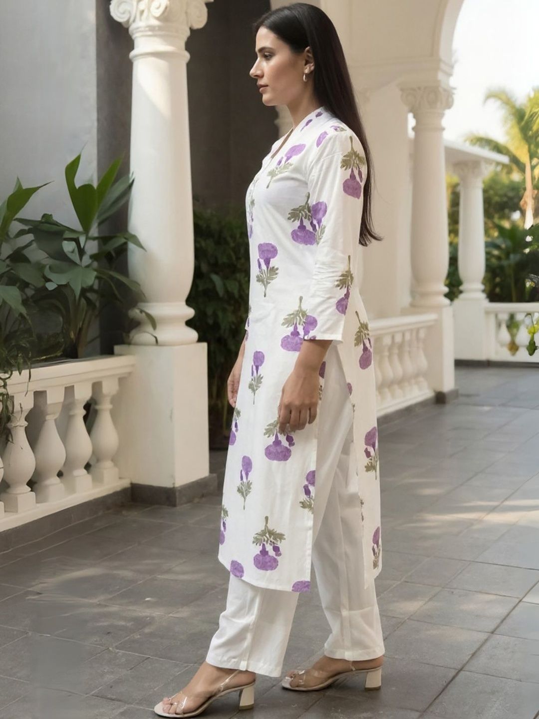 Women Floral Printed Cotton Kurta with Trousers