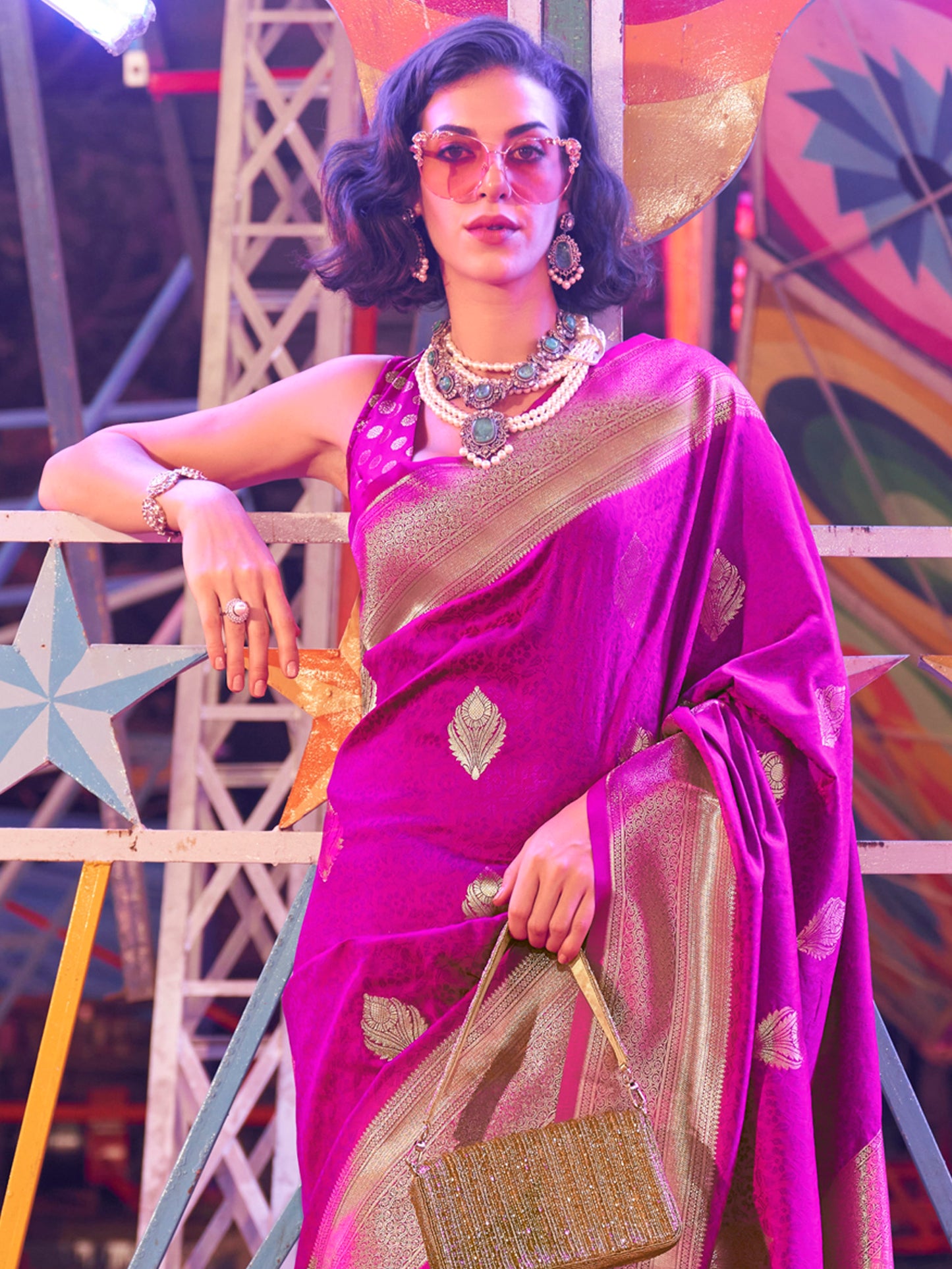 Women's Silk Blend Pink Woven Design Designer Saree With Blouse Piece