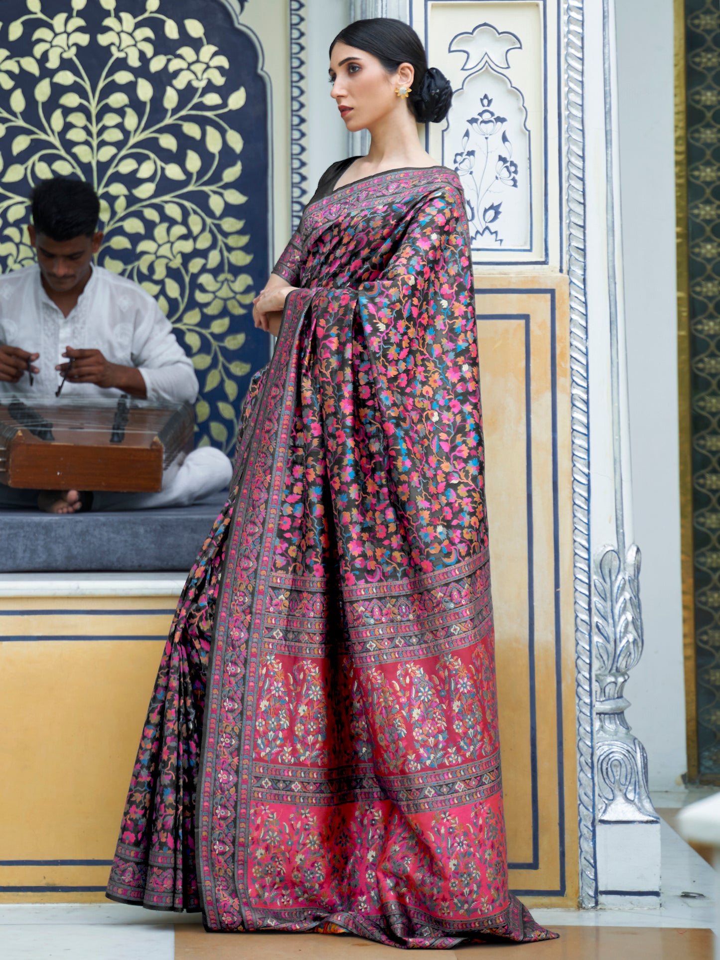 Women's Silk Blend Black Woven Design Celebrity Saree With Blouse Piece