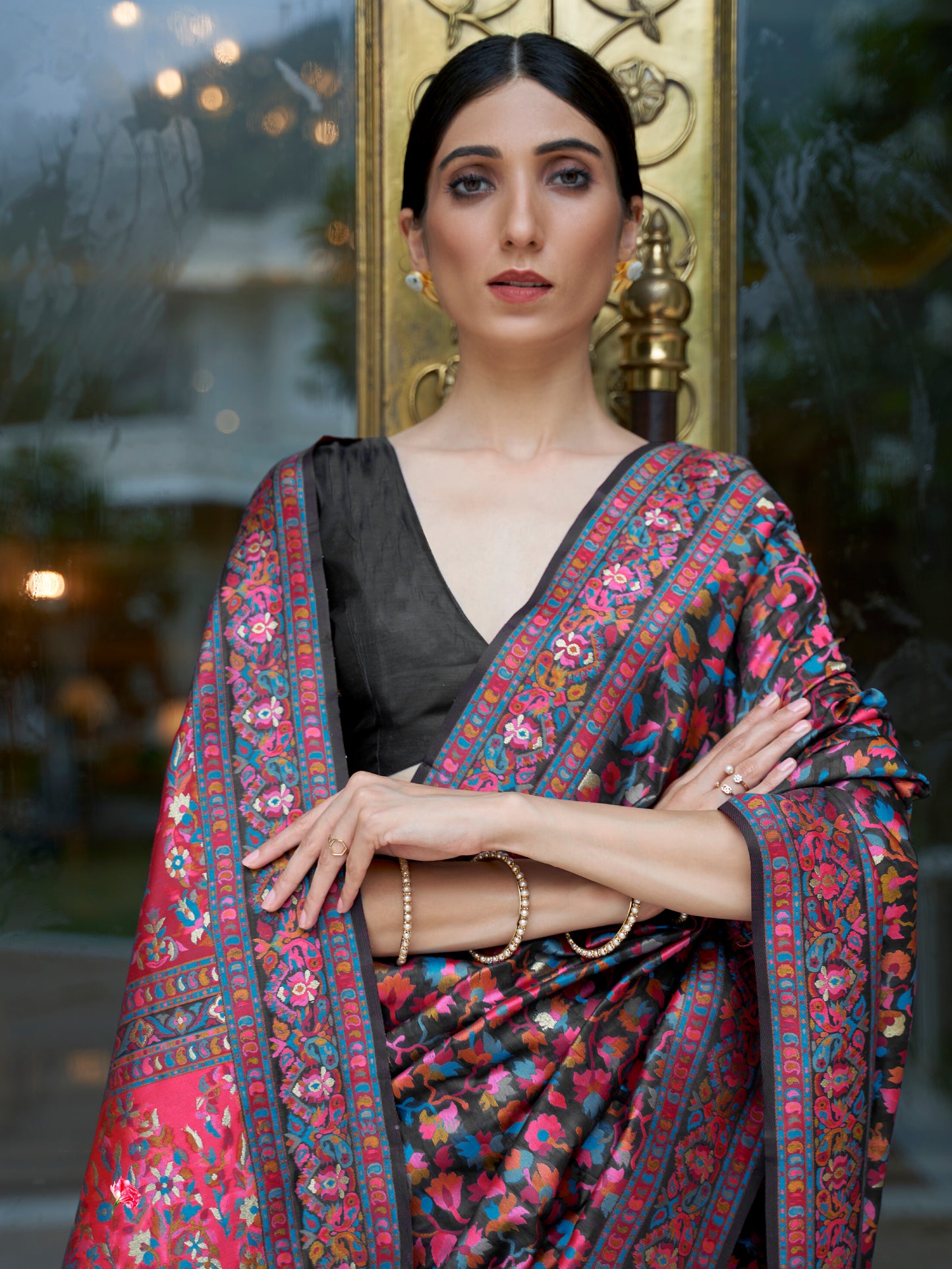 Women's Silk Blend Black Woven Design Celebrity Saree With Blouse Piece