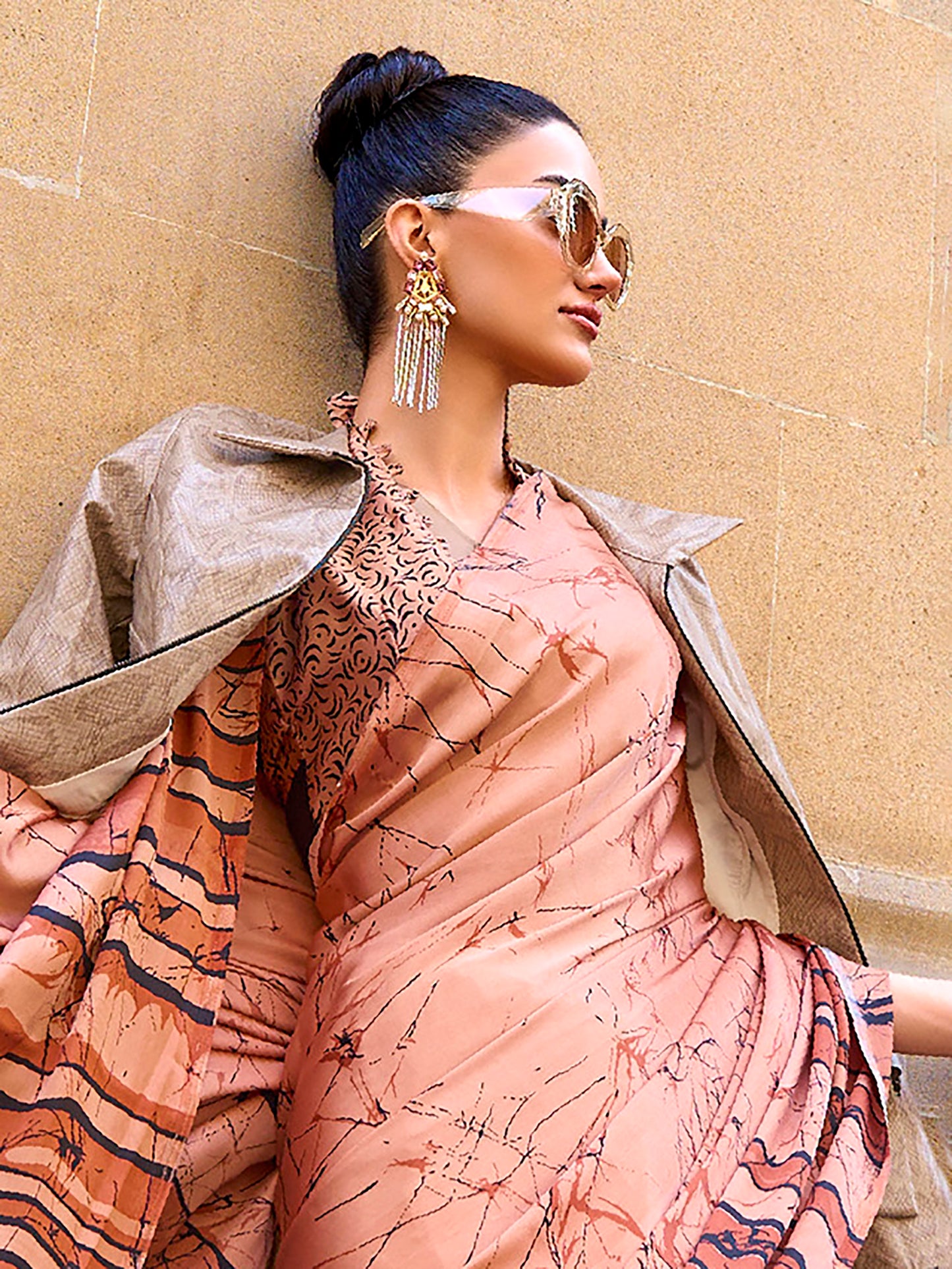 Women's Crepe Brown Digital Print Designer Saree With Blouse Piece