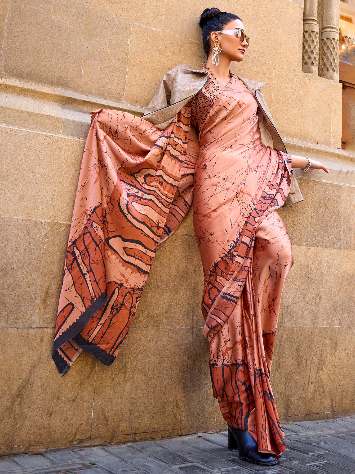 Women's Crepe Brown Digital Print Designer Saree With Blouse Piece