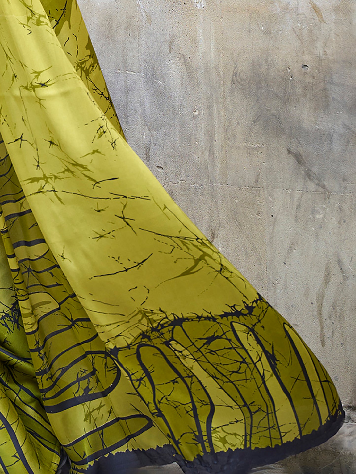 Women's Crepe Olive Digital Print Designer Saree With Blouse Piece