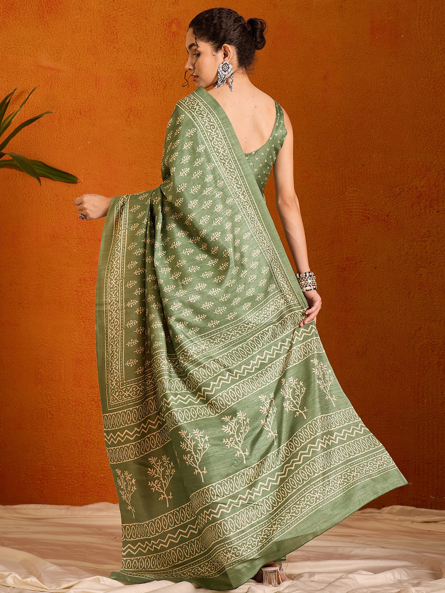 Women's Cotton Blend Olive Printed Designer Saree With Blouse Piece