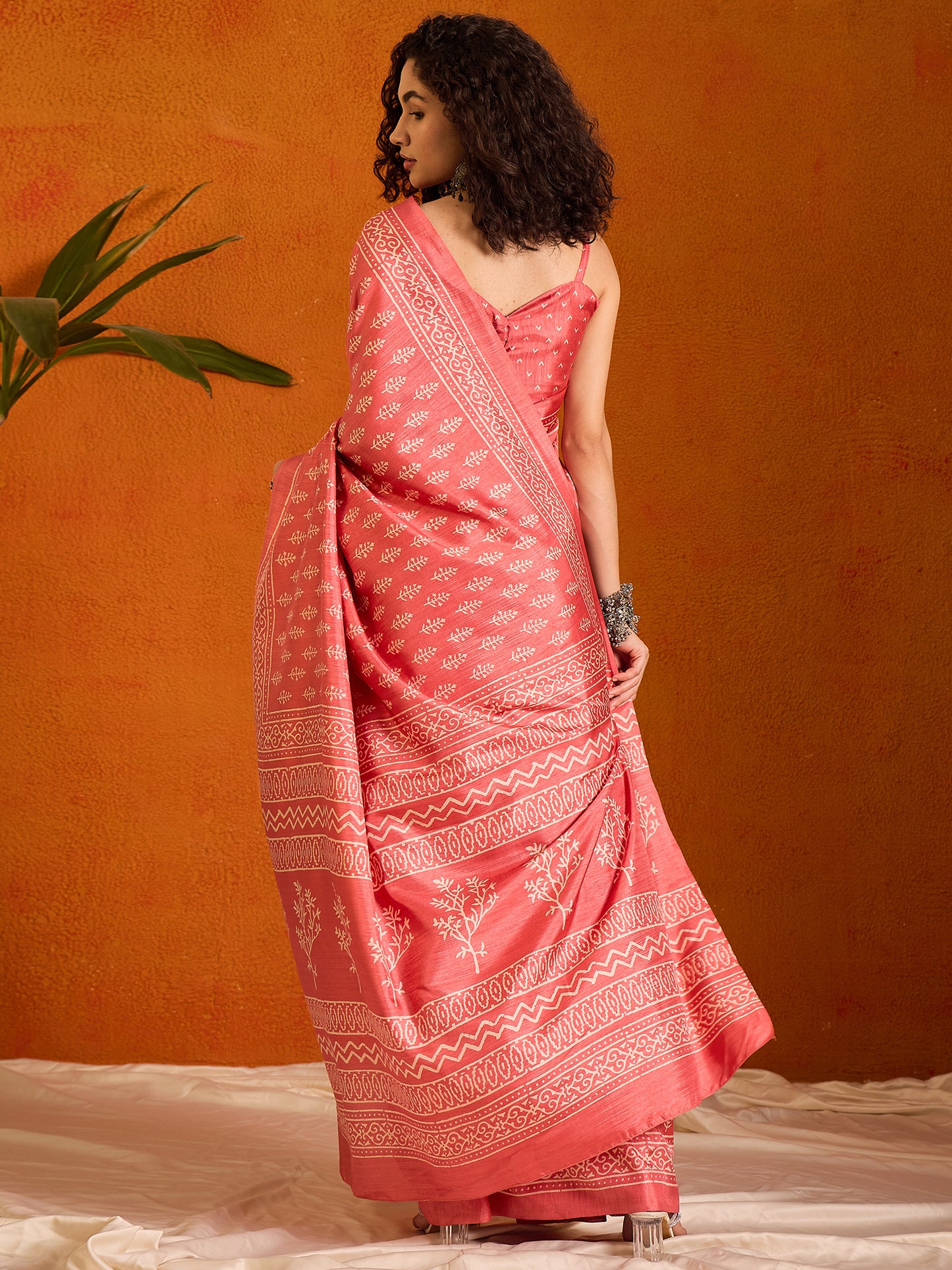 Women's Cotton Blend Pink Printed Designer Saree With Blouse Piece