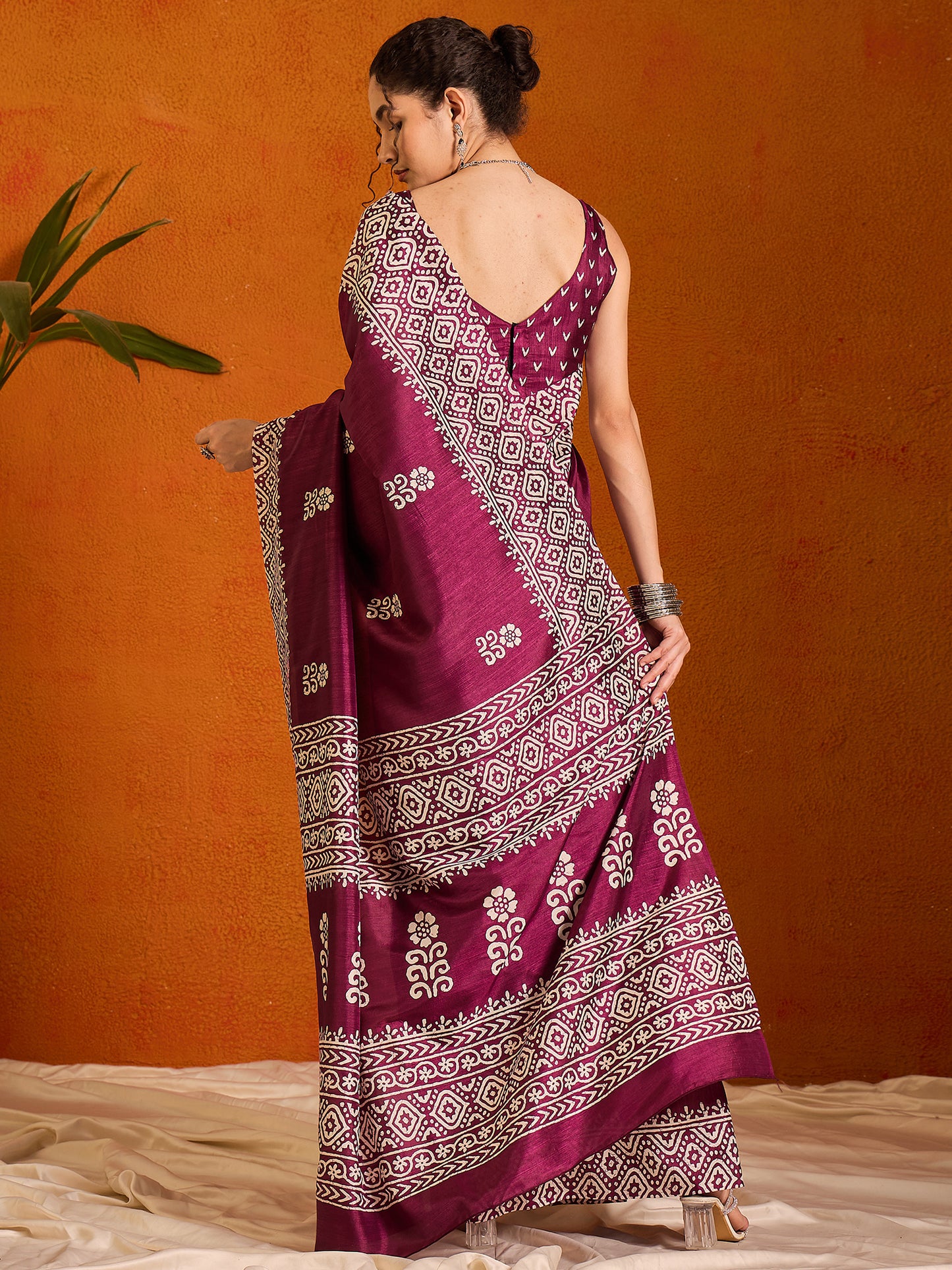 Women's Cotton Blend Magenta Printed Designer Saree With Blouse Piece