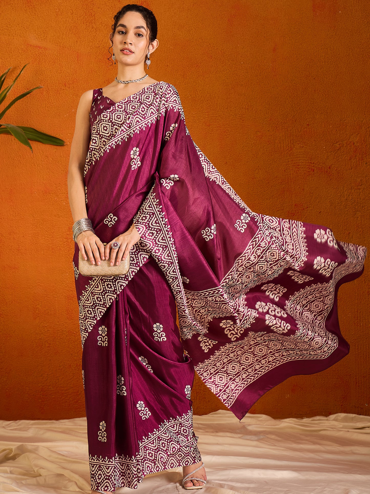 Women's Cotton Blend Magenta Printed Designer Saree With Blouse Piece