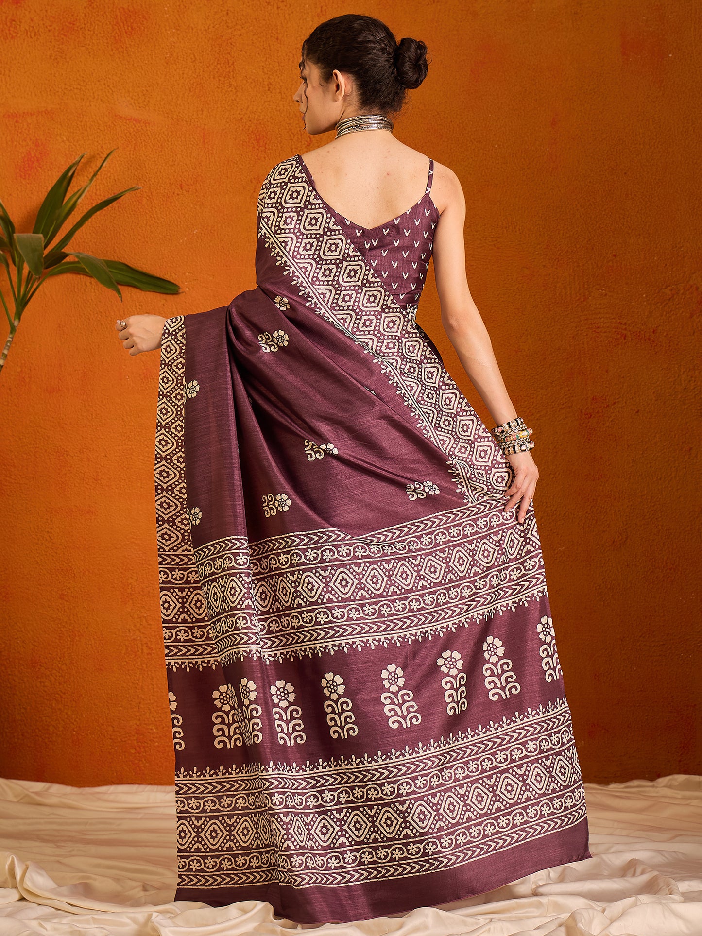 Women's Cotton Blend Burgundy Printed Designer Saree With Blouse Piece