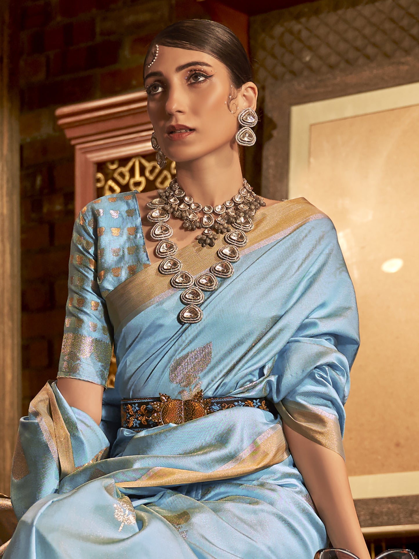 Women's Silk Blend Turquoise Woven Design Handloom Saree With Blouse Piece