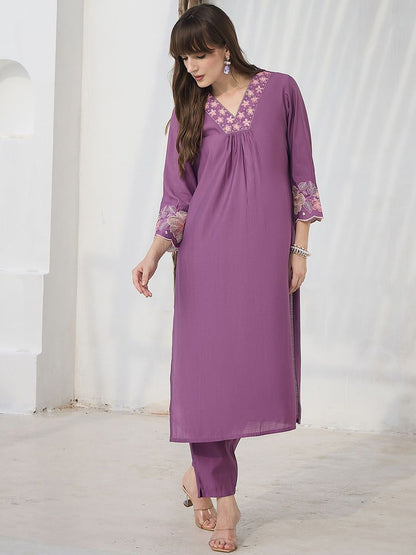 Dhiyona IE Embroidered V-Neck Top With Trousers Co-Ords