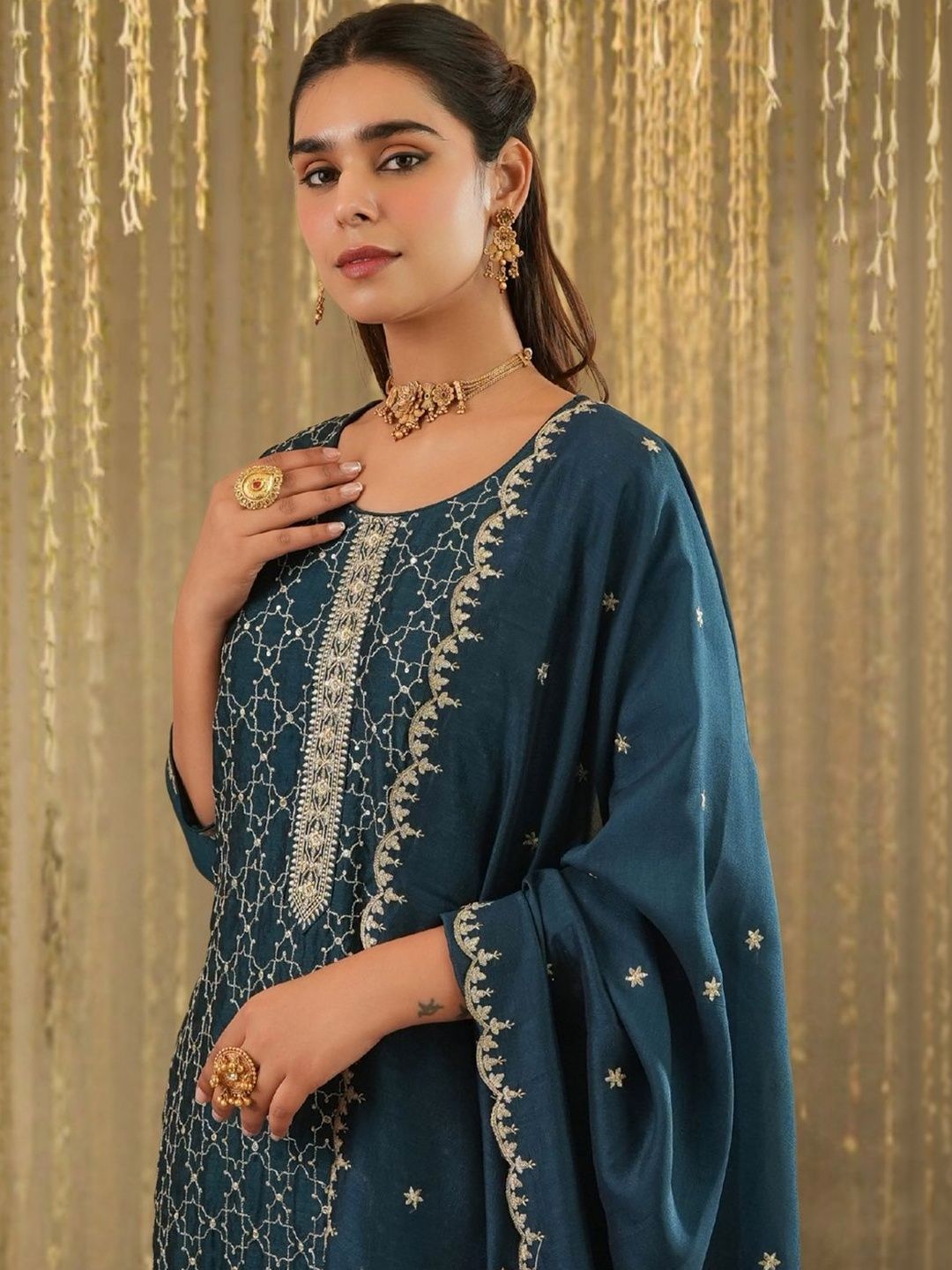 Women Ethnic Motifs Embroidered Regular Thread Work Kurta with Trousers & With Dupatta